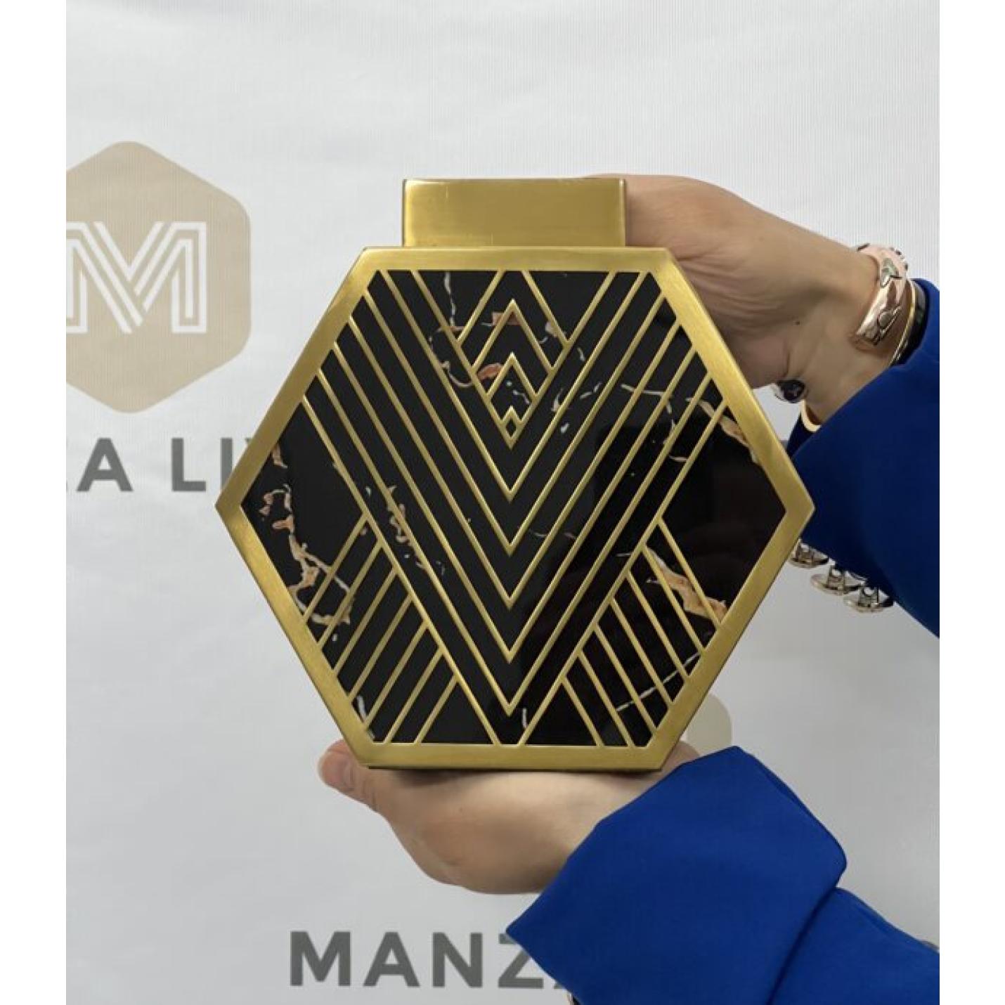 Luxe Gouden Vaas - Zwart Detail - H17.5cm - Manza Living 3