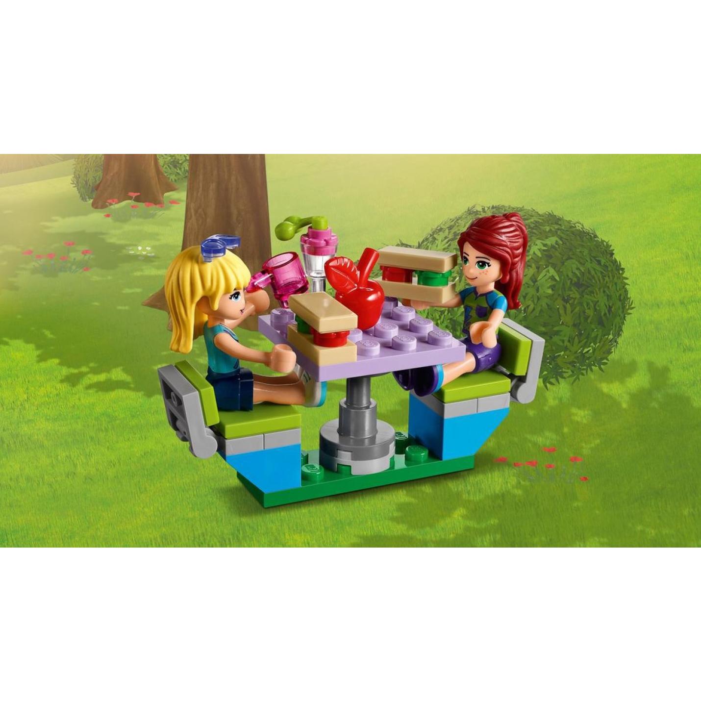 LEGO Friends Mia's Camper - 41339 16