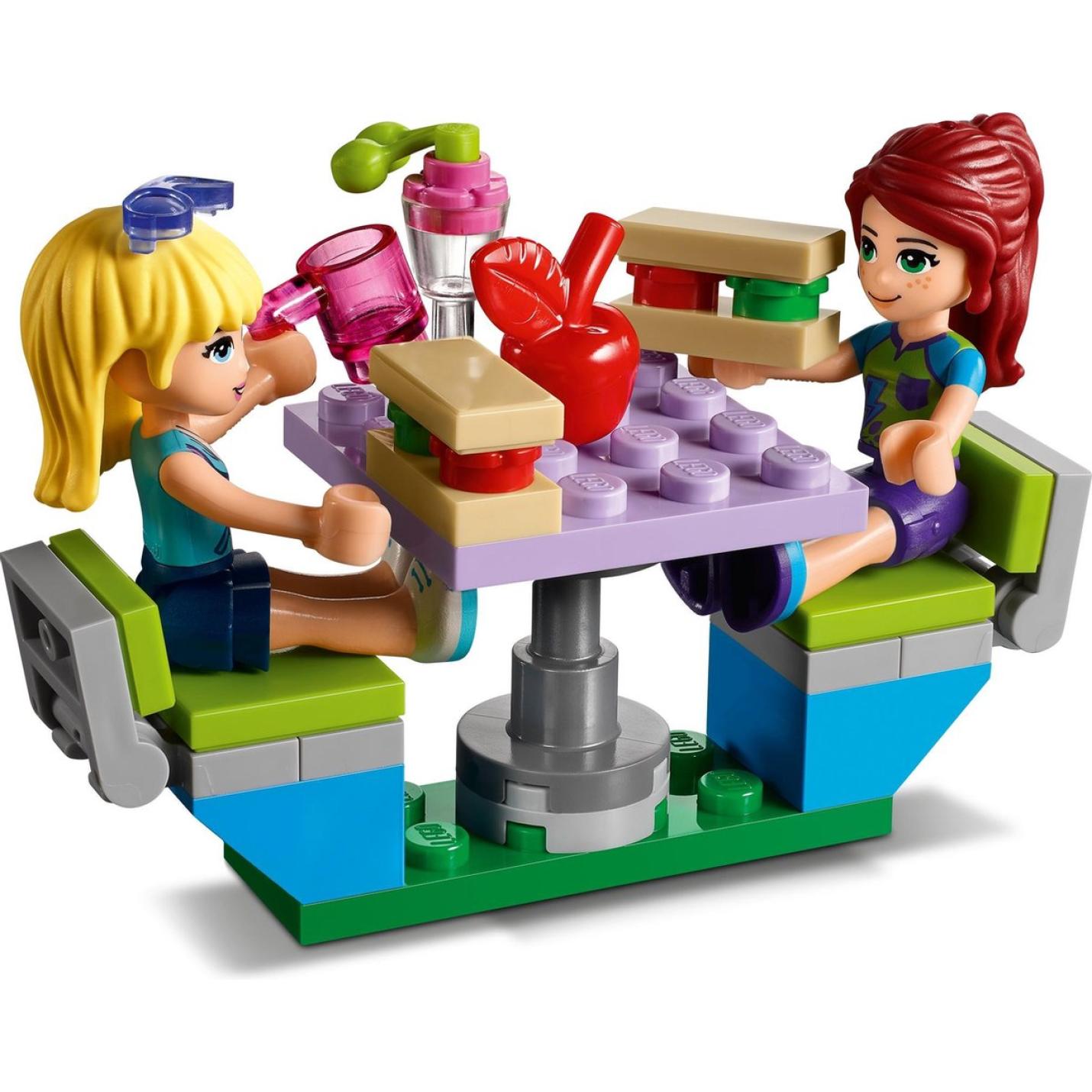 LEGO Friends Mia's Camper - 41339 17