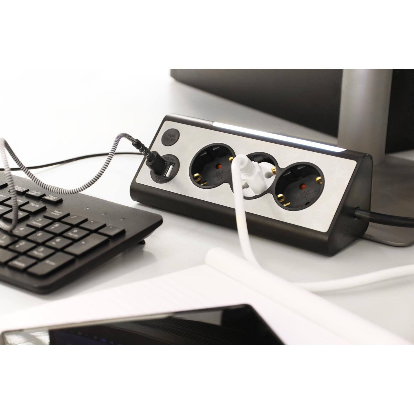 Qlink stekkerdoos 3v usb + lamp