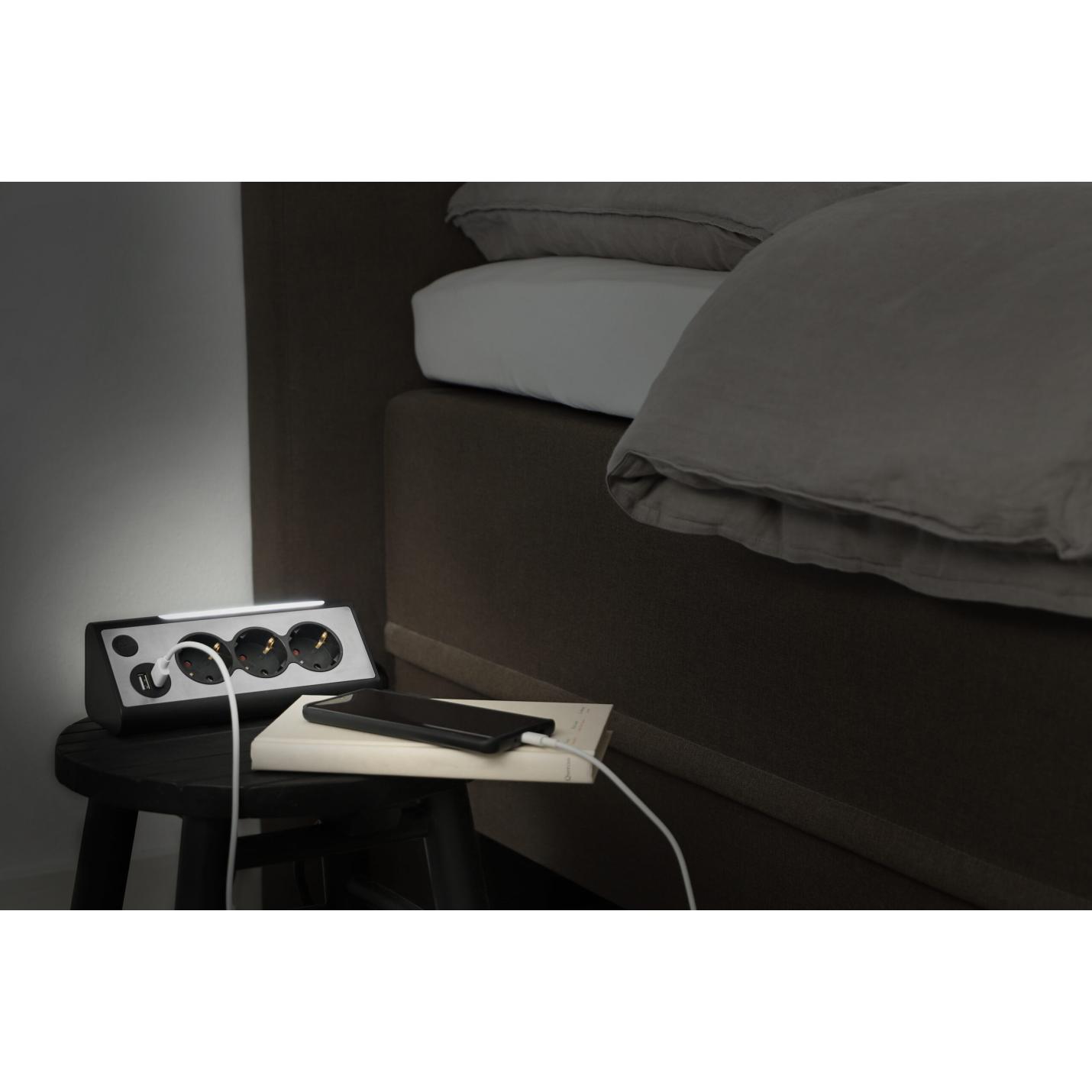 Qlink stekkerdoos 3v usb + lamp