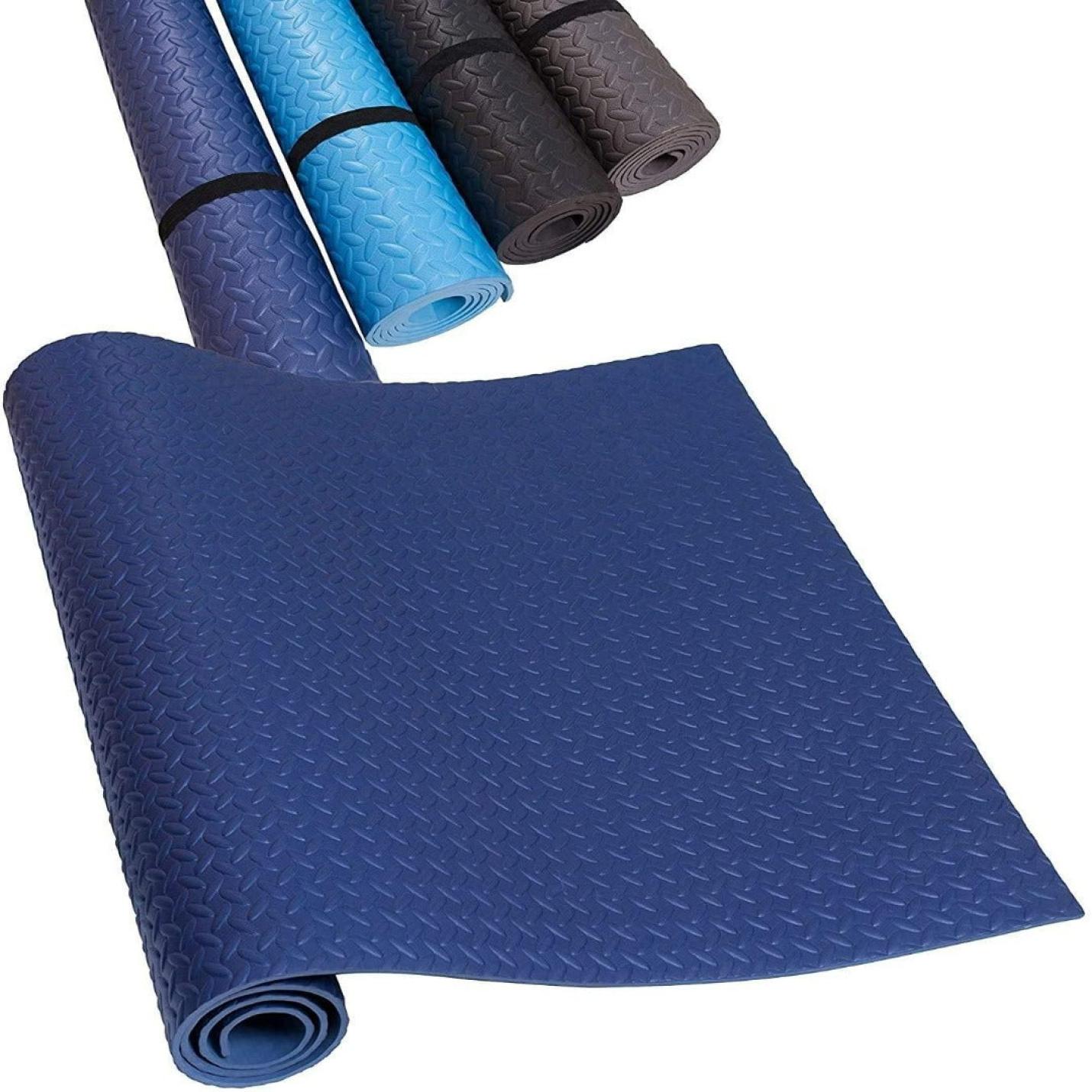 Antislip en isolerende vloermat voor fitnessruimte met gym- en sportapparatuur