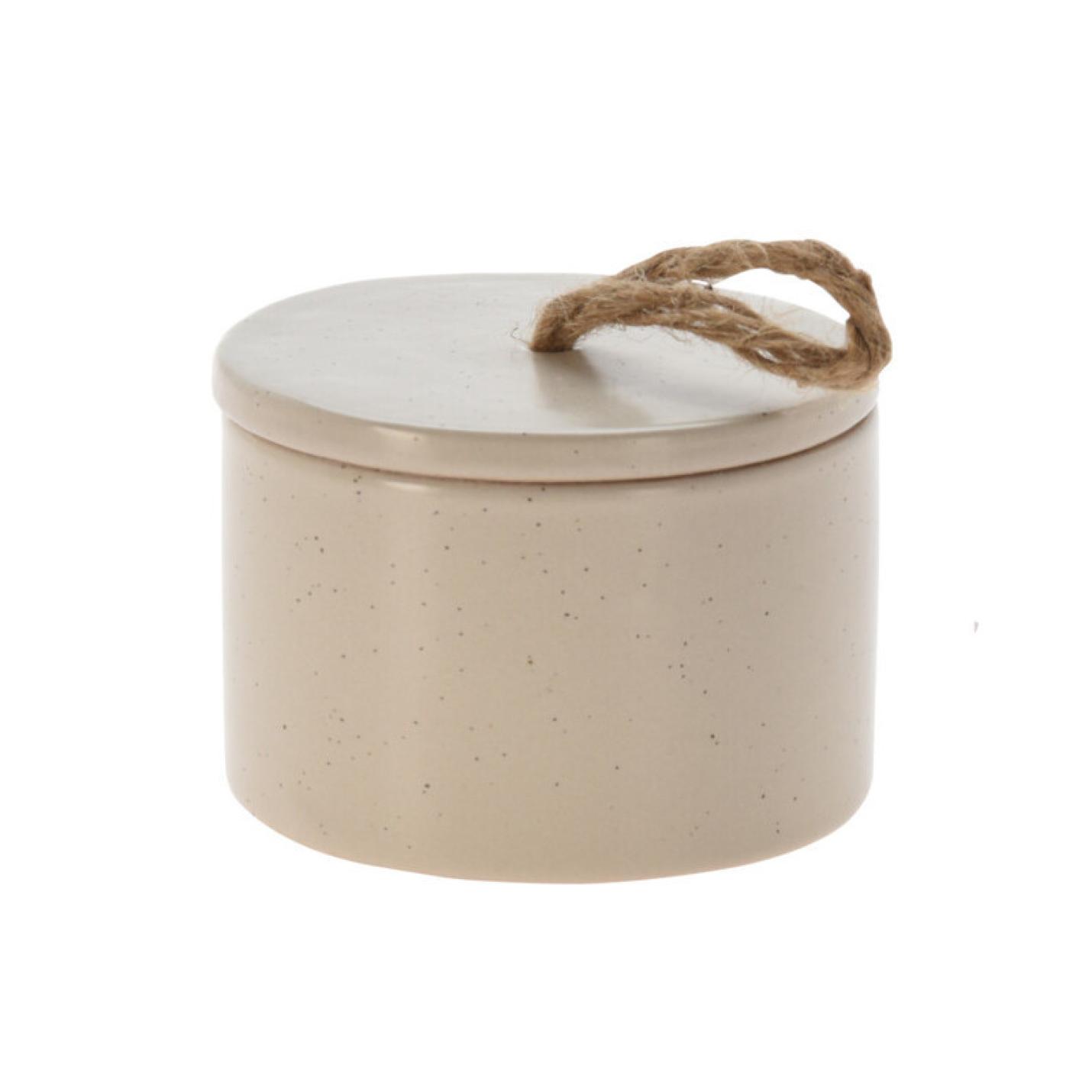 Kaarsen in beige porseleinen pot met deksel