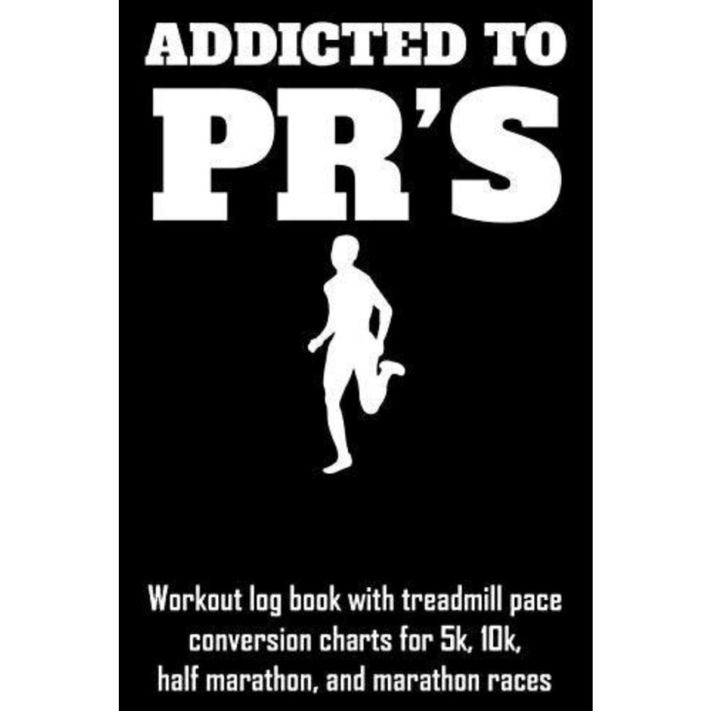 Tekst "Verslaafd aan Pr's: trainingslogboek met conversiegrafieken voor loopbandtempo voor races van 5 km, 10 km, halve marathon en marathon" met een silhouet van een rennend persoon, en aanvullende tekst over een trainingslogboek inclusief conversiegrafieken voor loopbandtempo voor races op Brede regel papier.