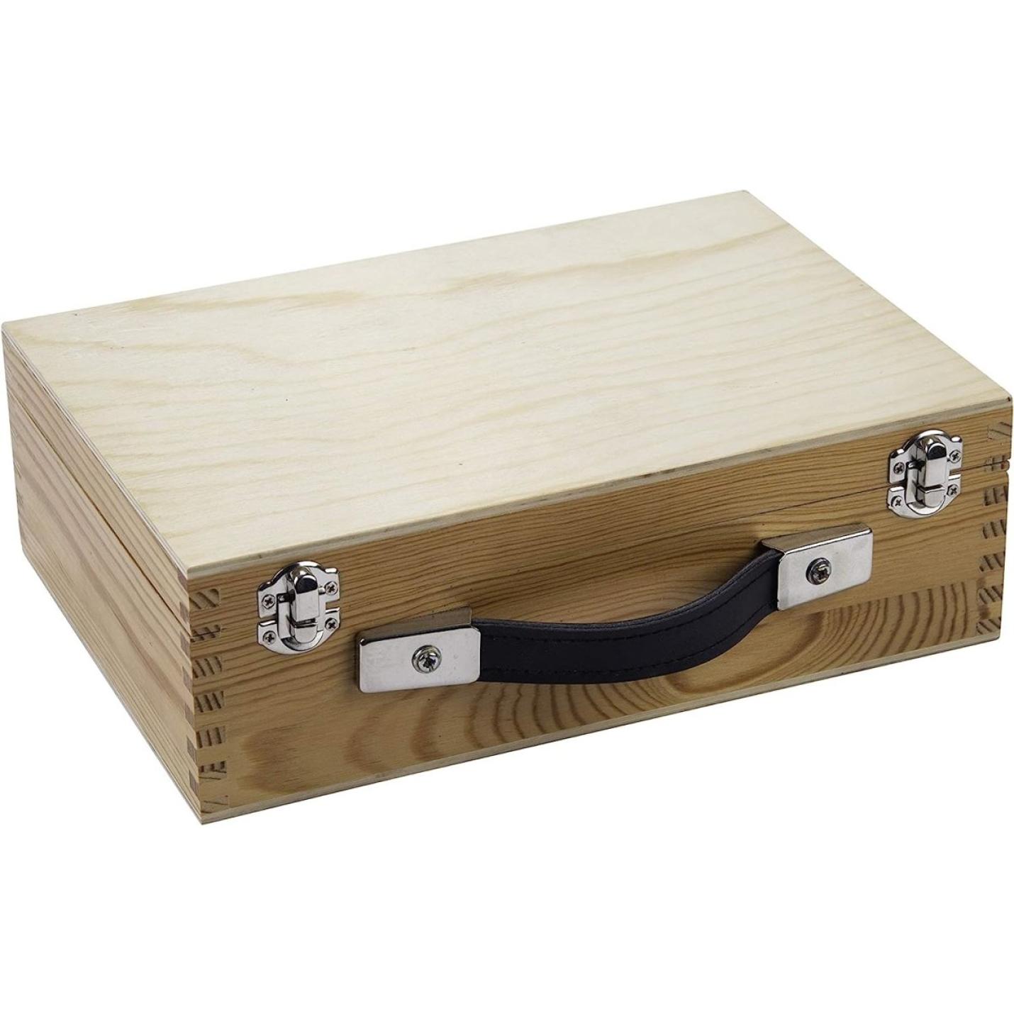 Houten kist met metalen sluitingen en zwart handvat voor luxe jeu de boules set.