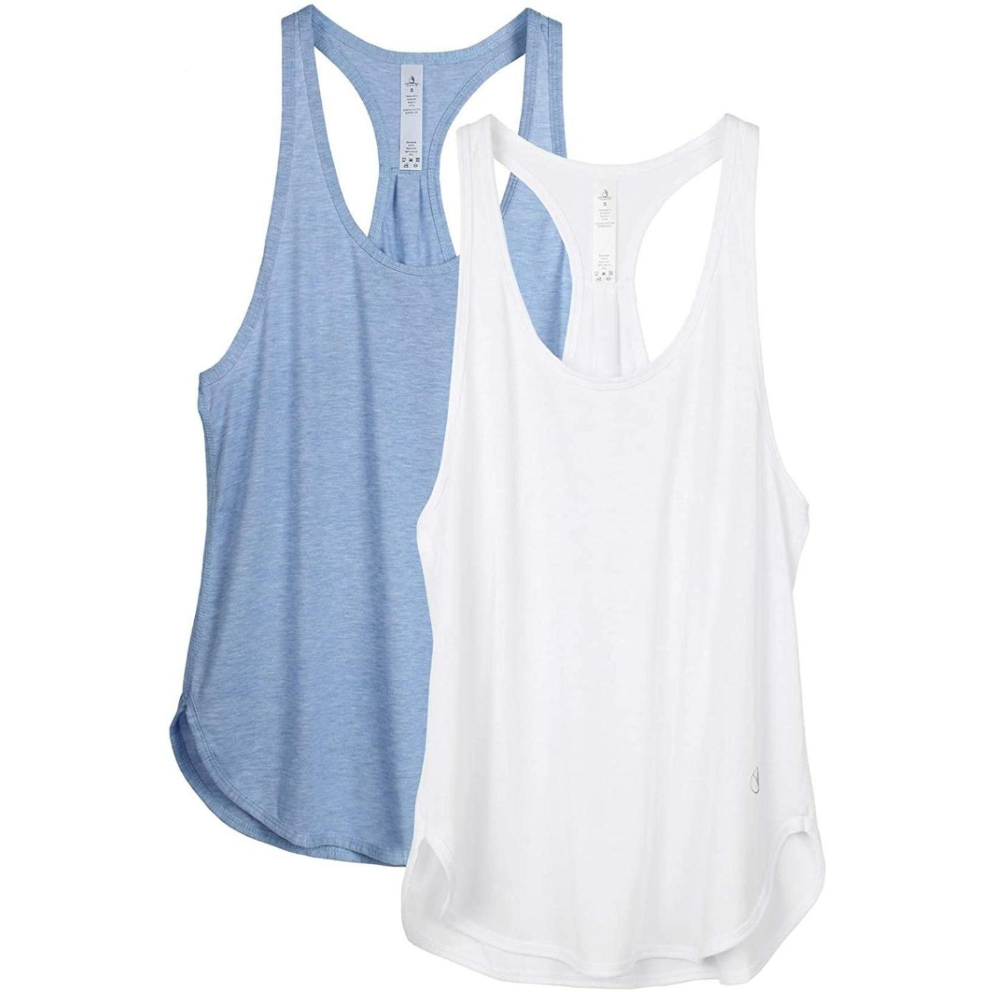 Twee Ontdek de stijlvolle en functionele dames tanktop sporttop racerback tops, een blauwe en een witte, gemaakt van vochtafvoerend materiaal, weergegeven tegen een effen achtergrond.