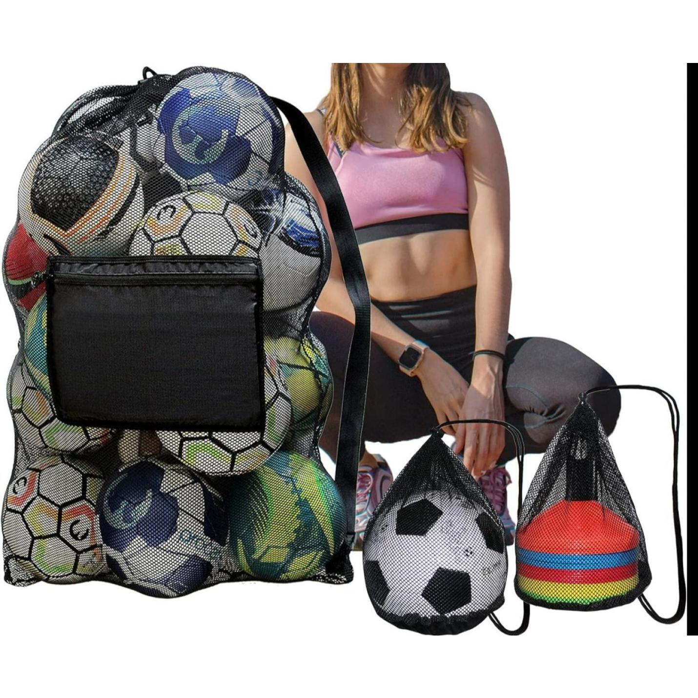 Een collage van tassen voor sportartikelen: één gevuld met De voetbaltas die je nodig hebt om je team te laten winnen, een andere met een voetbal en kegels; naast een zittende vrouw, gekleed in sportkleding.