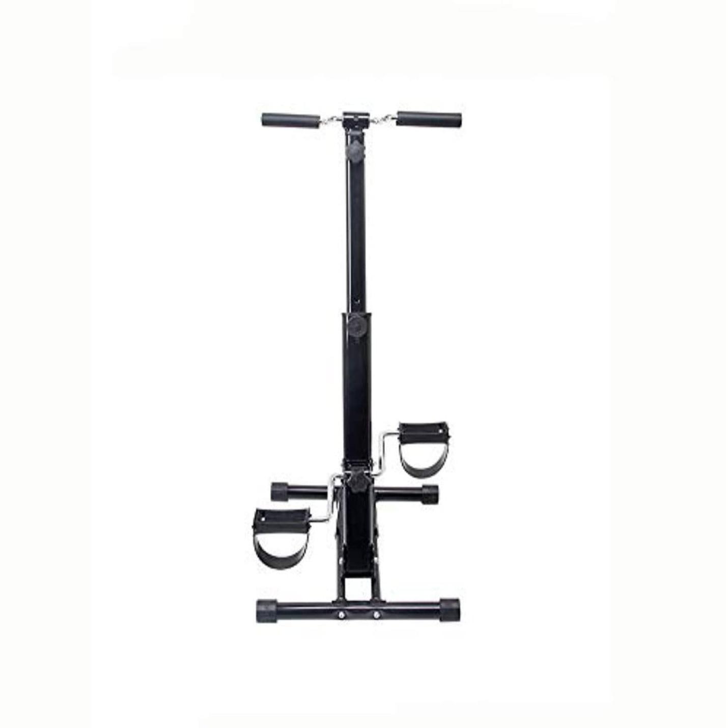 Stationaire verticale klimmachine met stuur en voetpedalen, ontworpen als Hometrainer voor ouderen: verbetering van uw gezondheid en vitaliteit, geïsoleerd op een witte achtergrond.