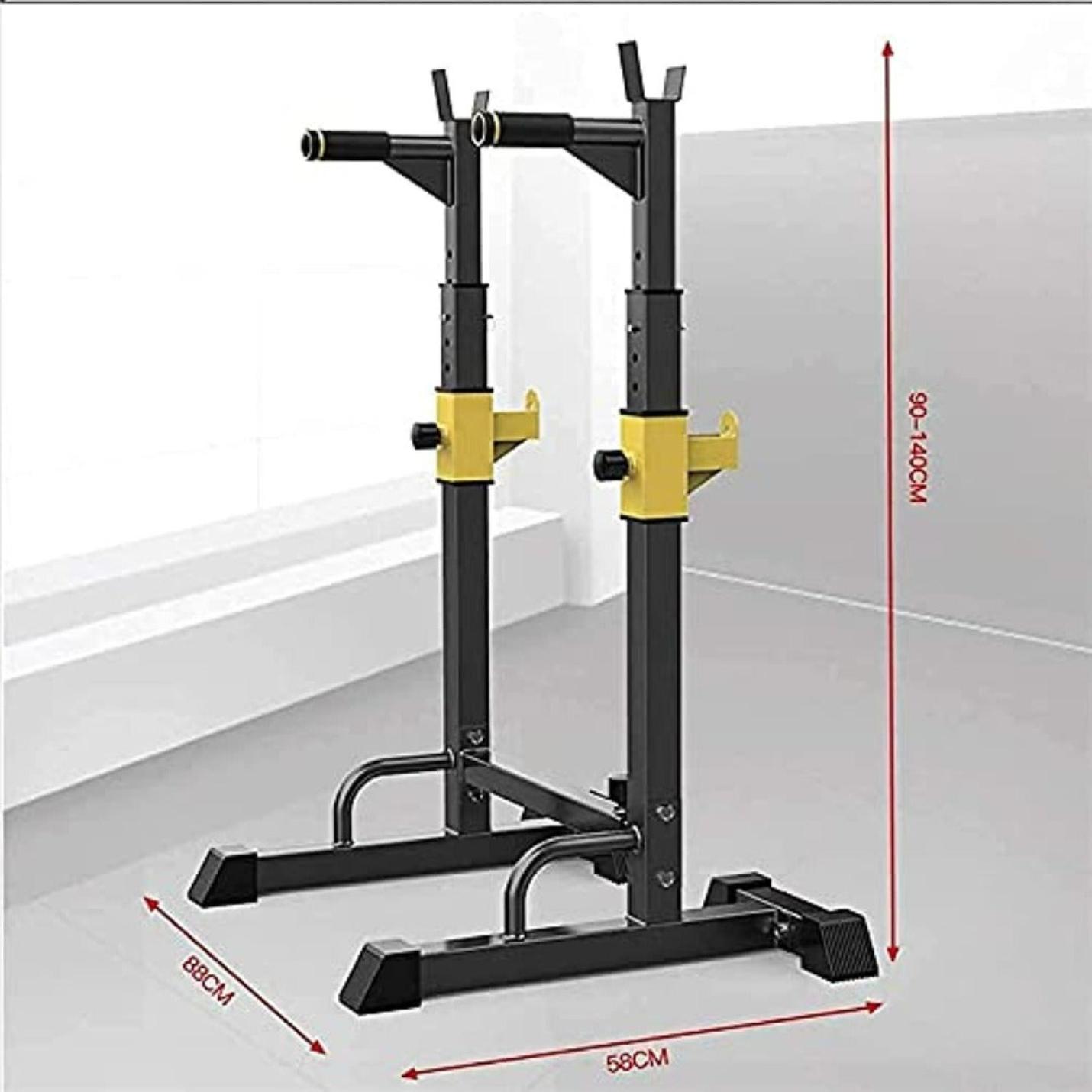 Een verstelbaar squatrek voor je thuisgym met gelabelde afmetingen, geplaatst op een witte vloer tegen een grijze muur.