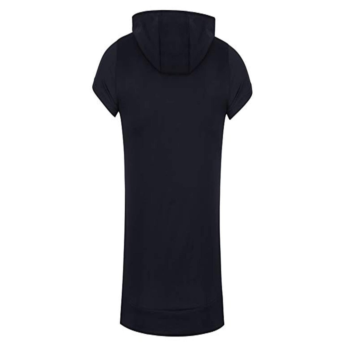 Een effen zwarte Gym-tanktop voor heren met korte mouwen en capuchon, weergegeven tegen een lichte achtergrond.