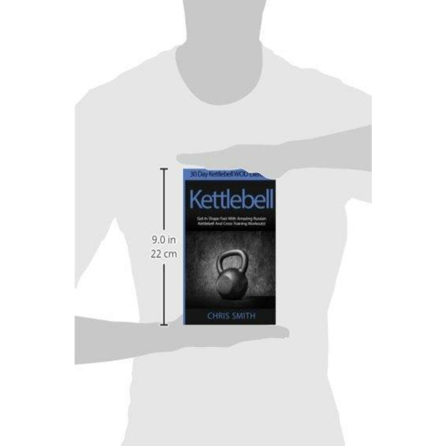 Illustratie van een persoon die een Chris Smith vasthoudt: 30 dagen Kettlebell WOD-oefeningen! Kom snel in vorm met geweldige Russische kettlebell- en crosstrainingtrainingen! met afmetingen die de hoogte van het boek aangeven.