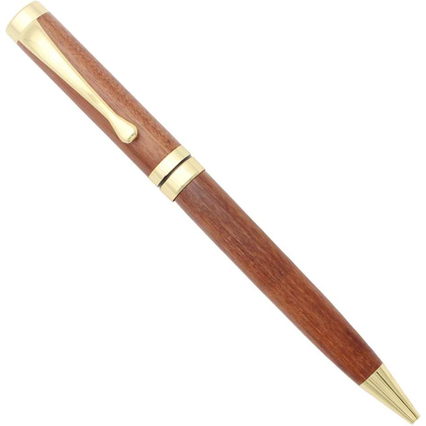 Schrijf in stijl met onze Schrijf in stijl met onze prachtige pen van palissanderhout met gouden accenten en een balpenpunt.