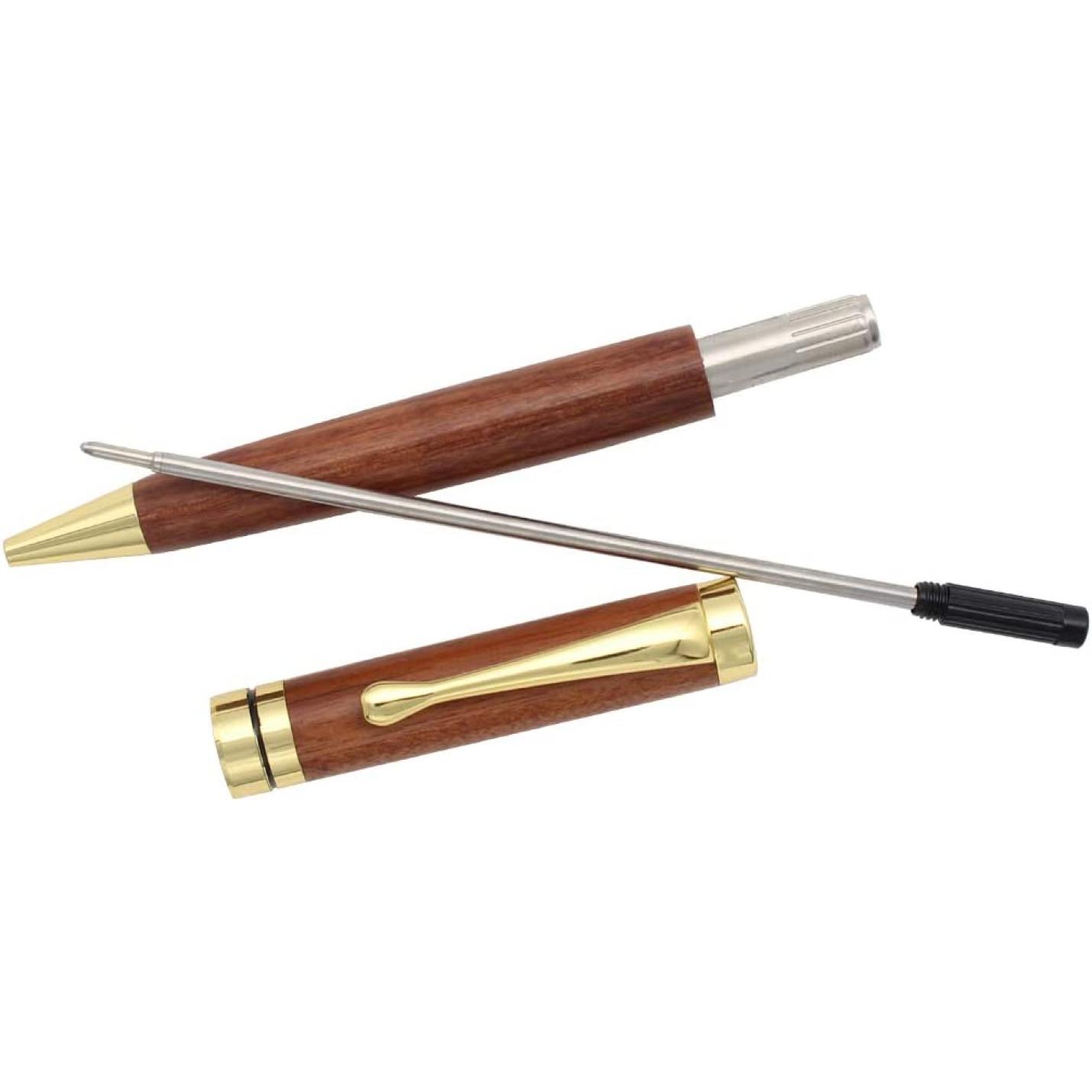 Schrijf in stijl met onze Schrijf in stijl met onze handgemaakte palissander pen, diagonaal over het lichaam van de pen geplaatst.