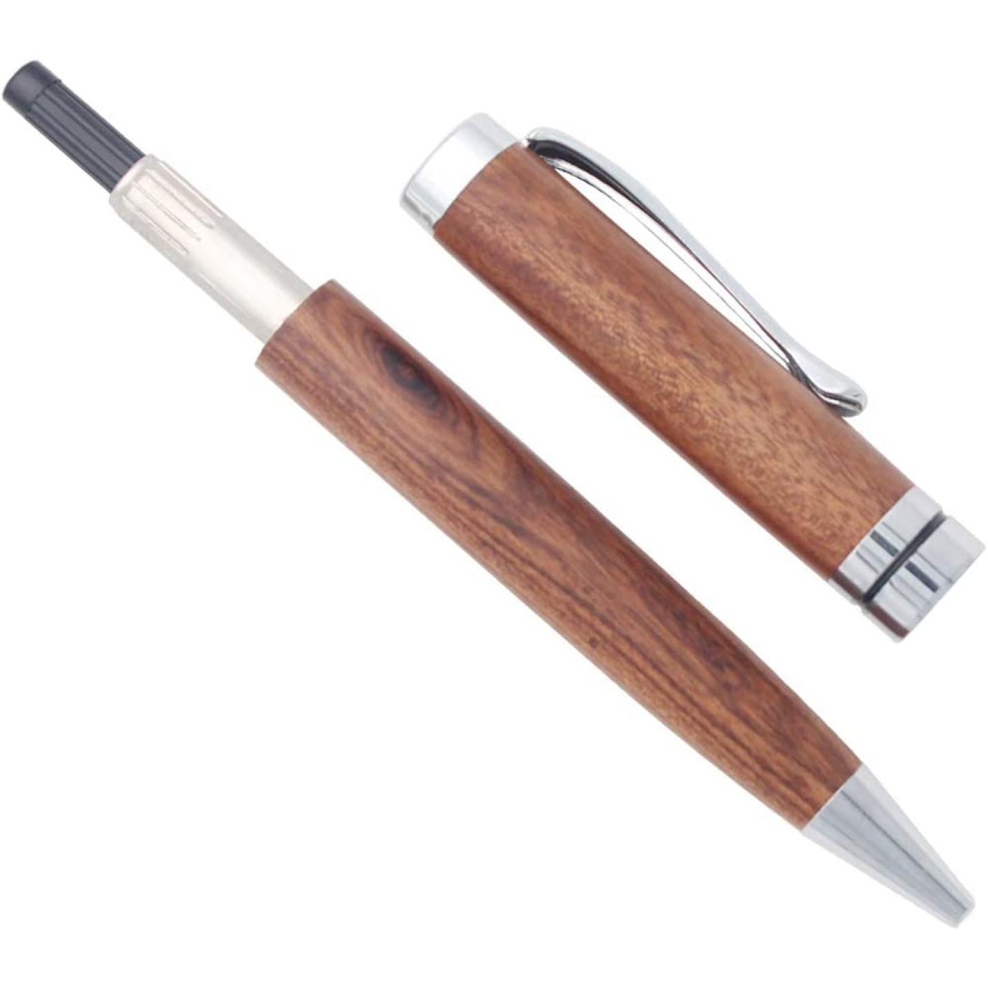 Schrijf in stijl met onze handgemaakte palissanderpen met de dop ernaast geplaatst.