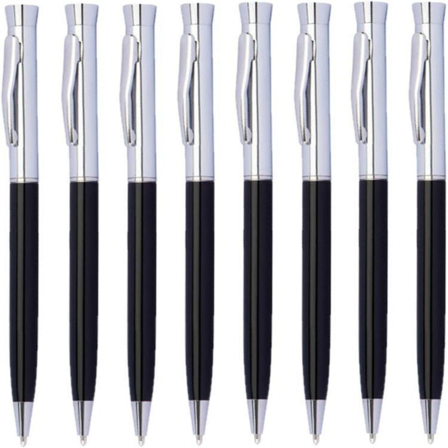 Een verzameling van acht identieke slanke metalen balpennen, zij aan zij gerangschikt.
