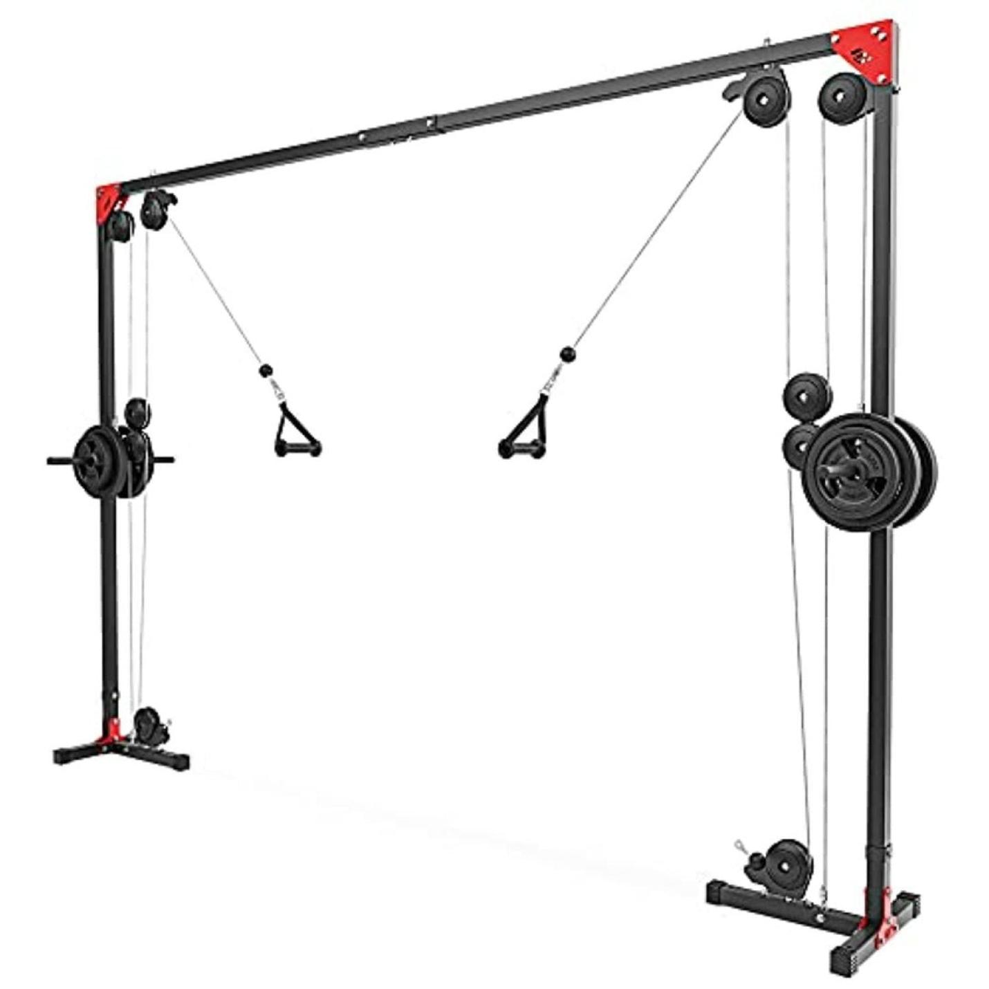 Een Sport je lichaam tot perfectie met de sport cable crossover machine: De krachtpatser voor jouw ultieme training met verstelbare katrollen en gewichtstapels, voorzien van een stevig zwart en rood frame.