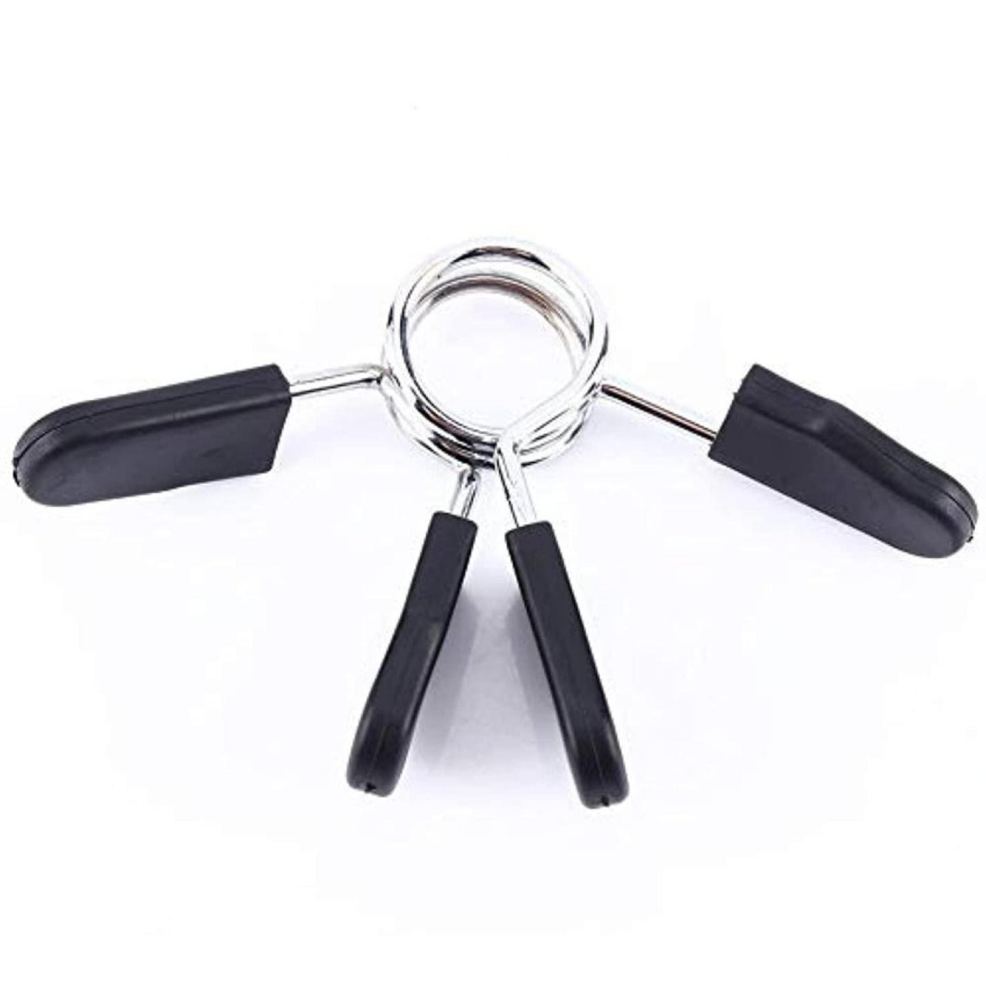 Handheld Veilig en efficiënt trainen met veerclipkragen voor gewichtheffen met zwarte schuimhandvatten en een glanzende metalen veerclip, weergegeven op een witte achtergrond.