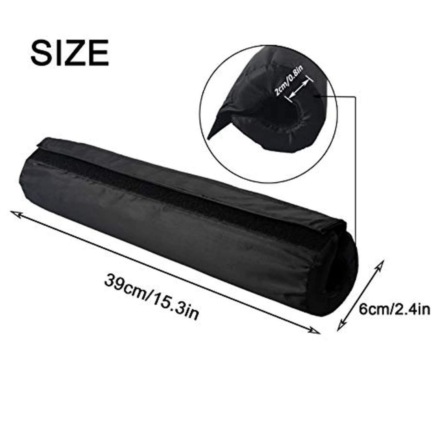 Bescherm jezelf en tot je gewichtheffen naar een hoger niveau met de squat pad, barbell pad cover met weergegeven afmetingen, en een close-up inzetstuk dat het getextureerde materiaal laat zien.