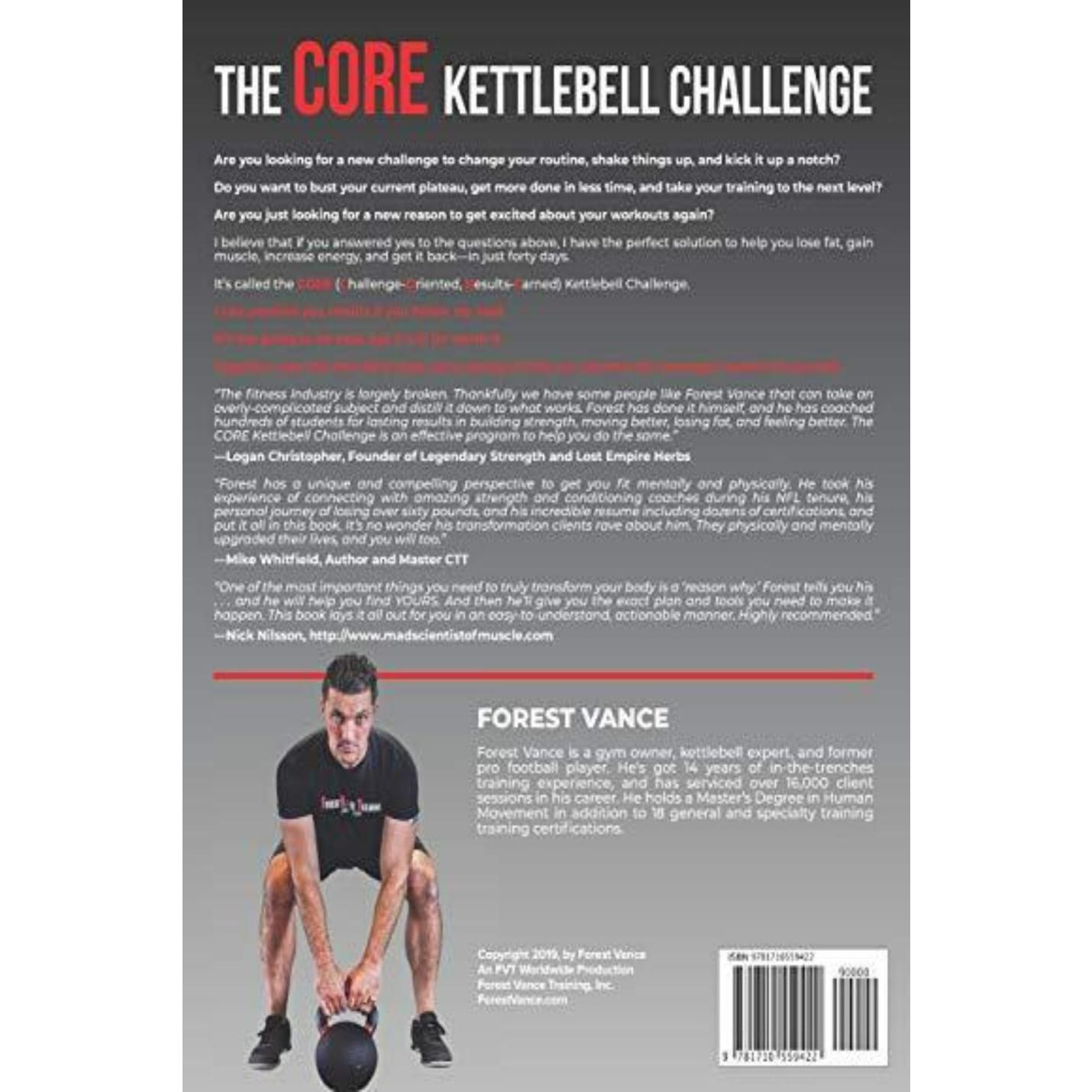Man die met focus en vastberadenheid een The CORE Kettlebell Challenge uitvoert: 40 dagen om vet te verliezen, de prestaties te verbeteren, van gedachten te veranderen en je leven te veranderen.