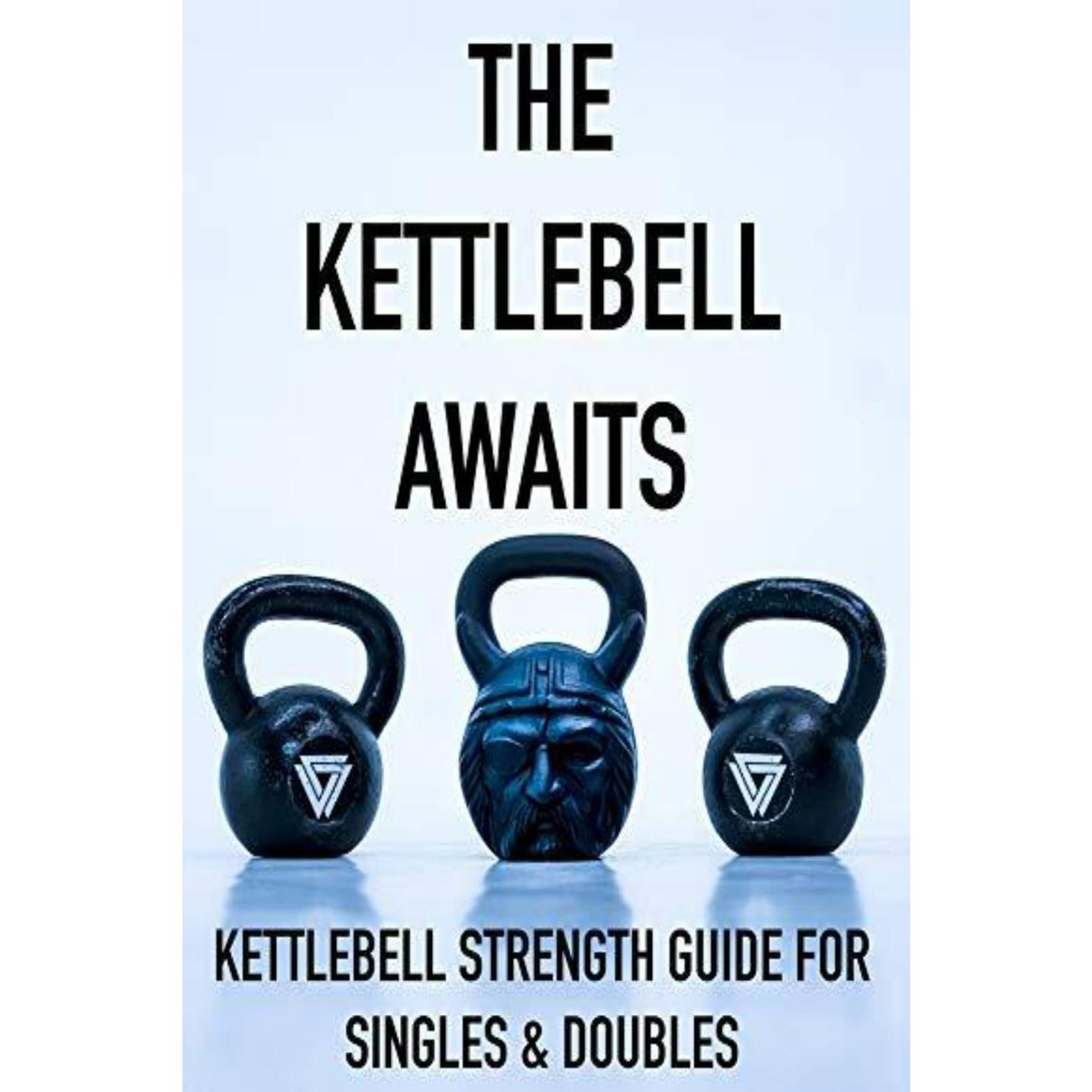 Drie zwarte kettlebells op een rij, de middelste met een leeuwengezicht, onder 'The Kettlebell Awaits' en boven 'Coach Vaughn's Kettlebell Strength Guide for Singles & Doubles.