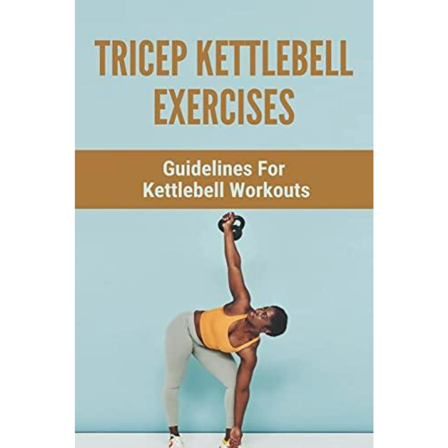 Vrouw die een kettlebell-oefening met één arm uitvoert als onderdeel van haar kettlebell-training voor gezondheid en fitness.
