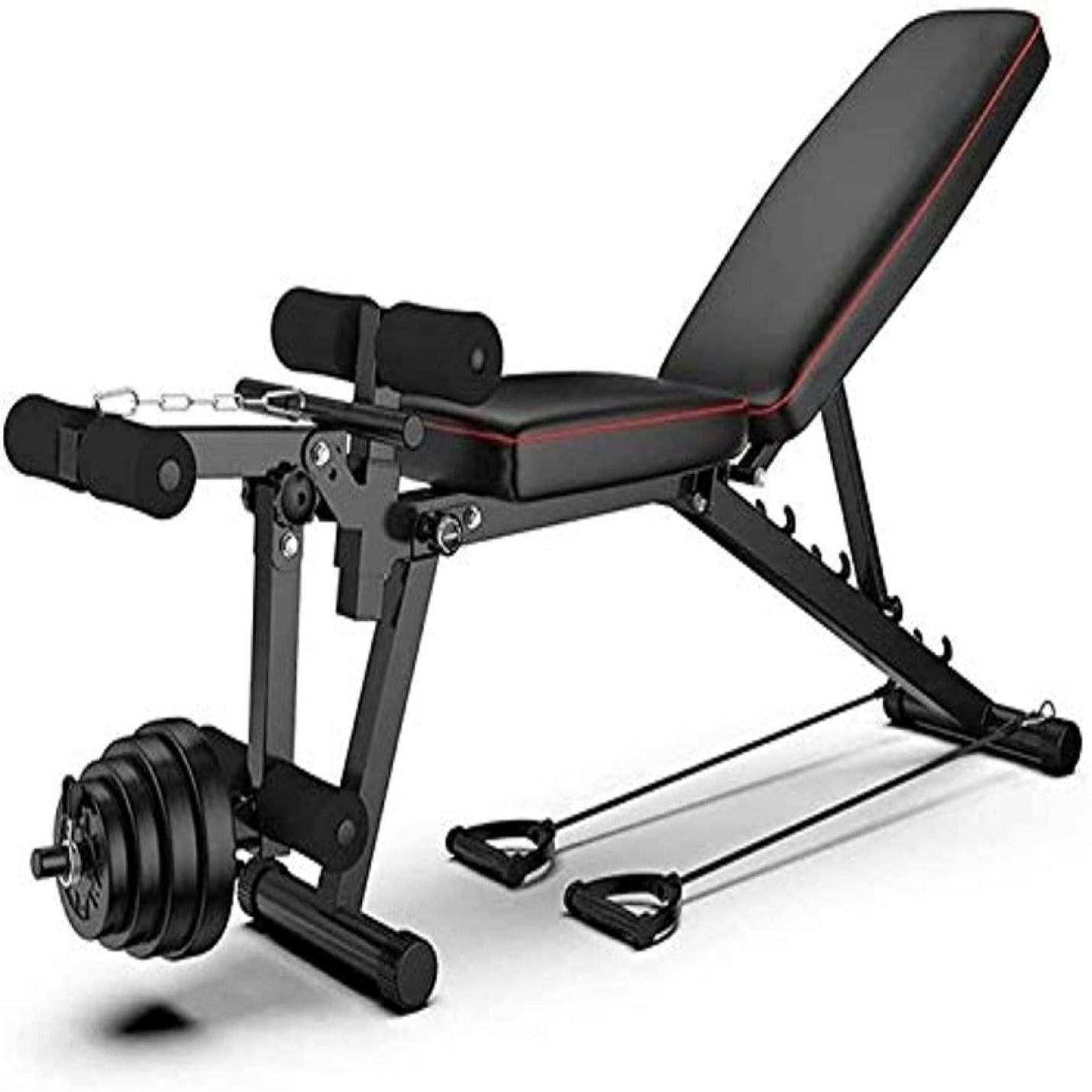 Verstelbare halterbank voor thuisgym: train alle spiergroepen met deze multifunctionele bank, met beenontwikkelaar en dumbbells, geïsoleerd op een witte achtergrond.