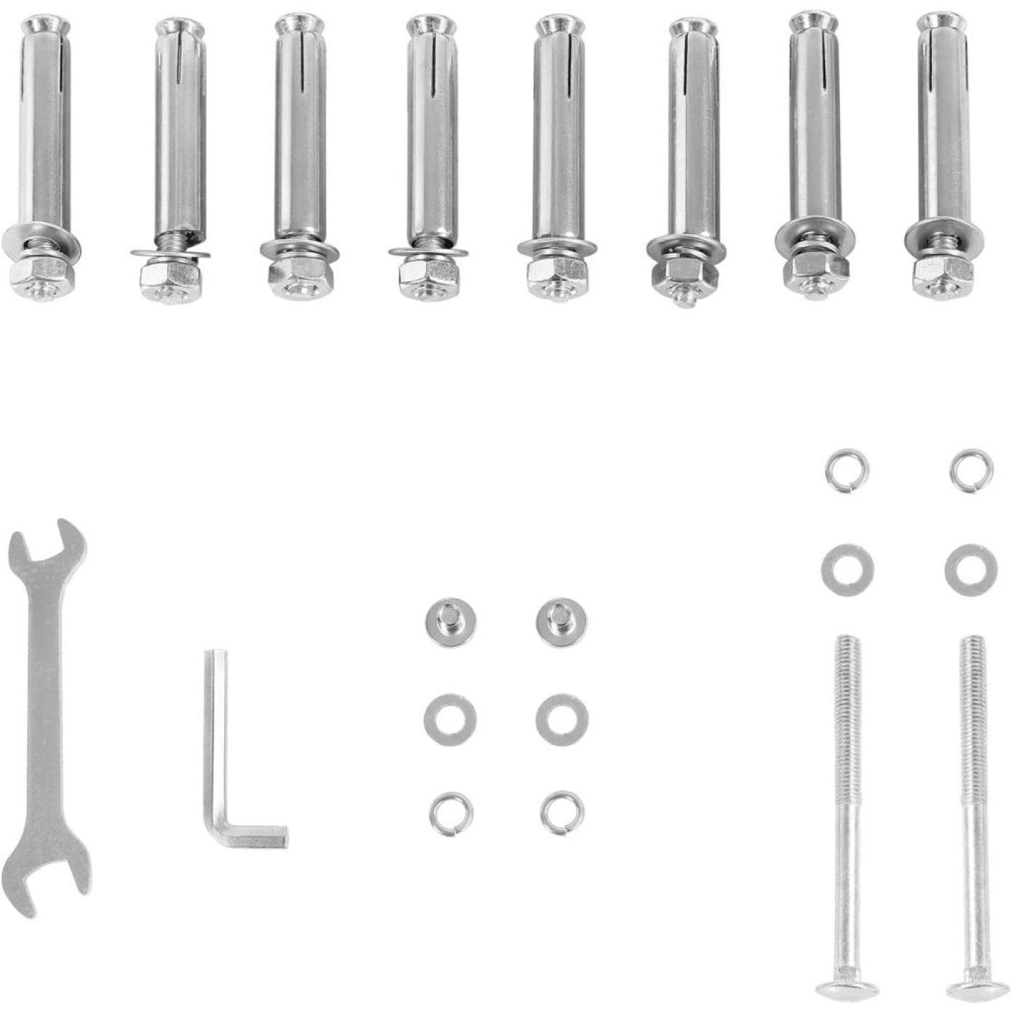 Geassorteerde metalen hardware, waaronder bouten, moeren, ringen en gereedschappen voor thuisfitness, weergegeven op een witte achtergrond. Maak kennis met de Versterk je lichaam met de wandgemonteerde optrekstang!