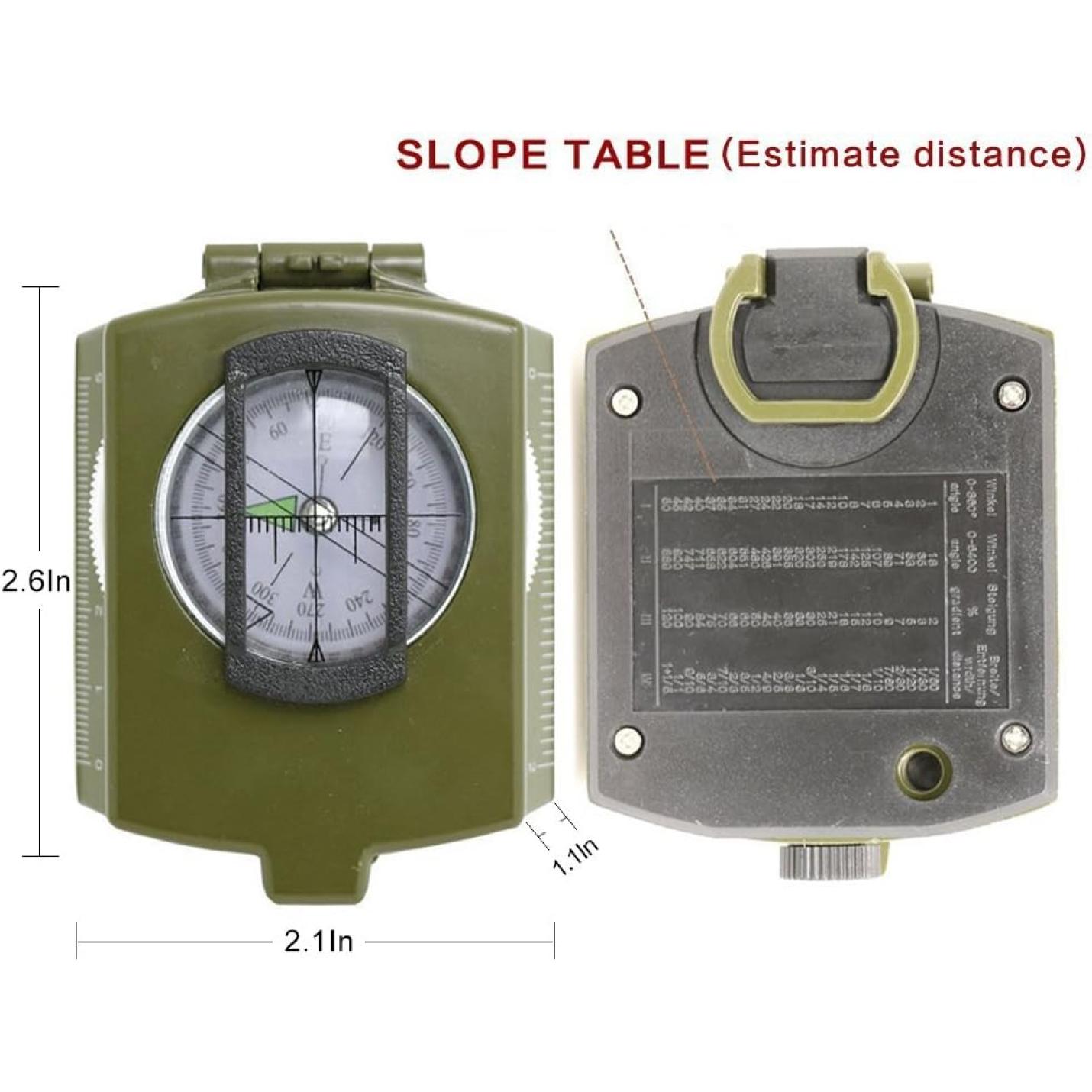 waterdichte militaire kompas voor outdoor en survival met hellingstabel voor het inschatten van afstand op een olijfgroene achtergrond.