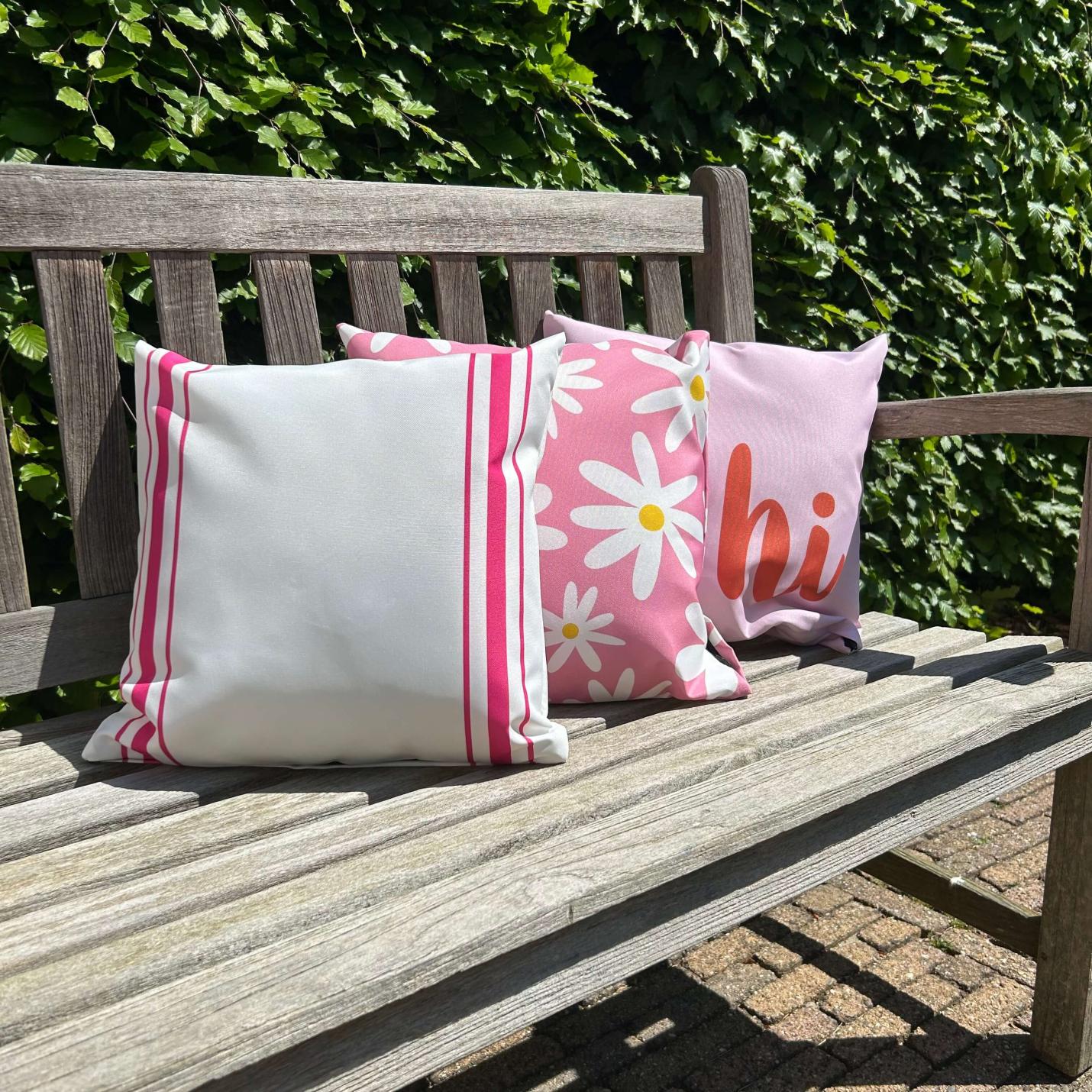 Buitenkussen wit met fuchsia strepen; Afbeelding: 2