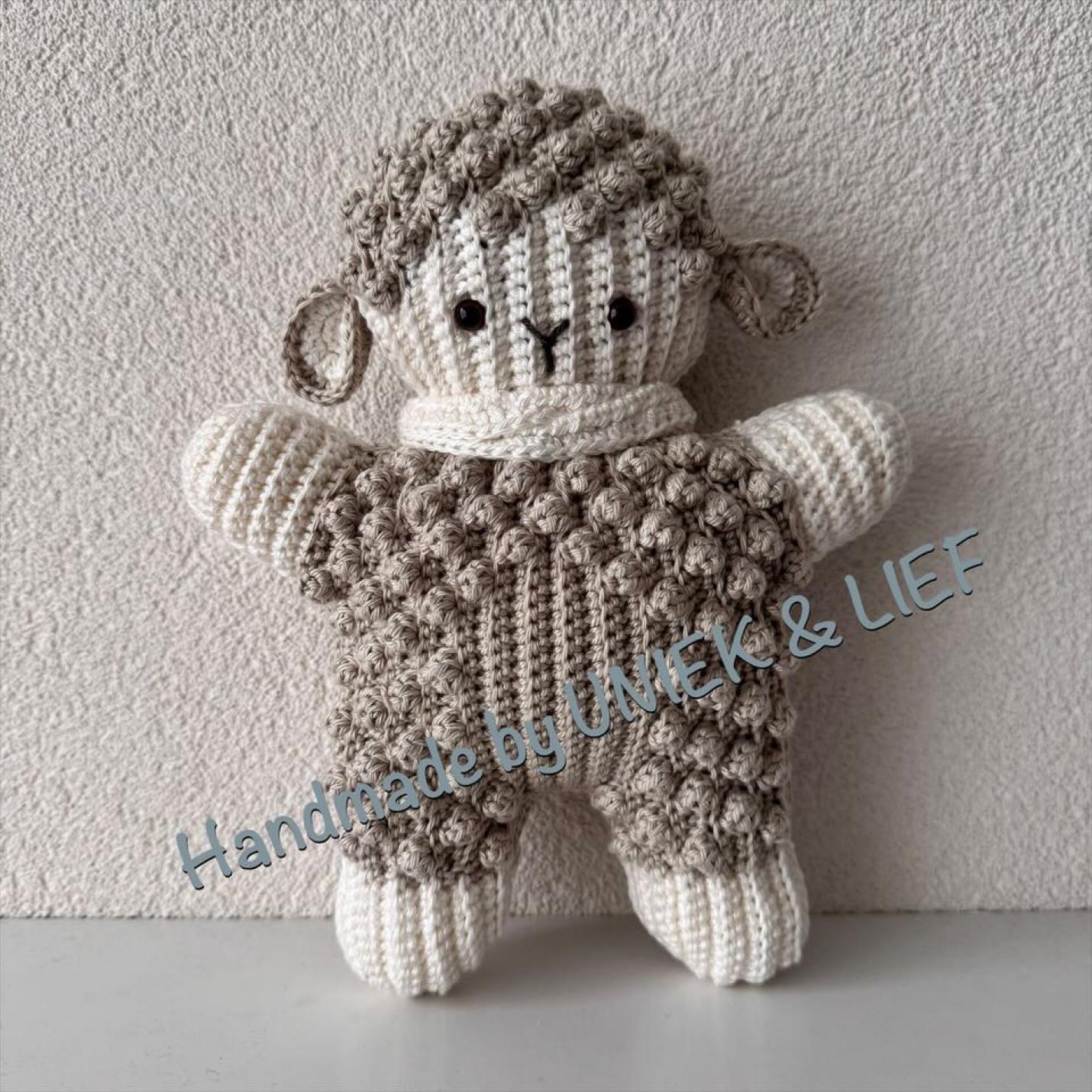 Gehaakte knuffel Ribblz Lammetje Linnen voorkant