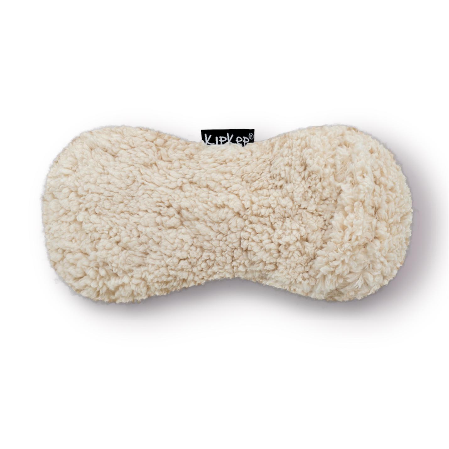 Woller Warmtekussentje Teddy KipKep is ee langwerpig klein kussen van ecru teddystof met vlaszaad erin om te gebruiken bij krampjes baby