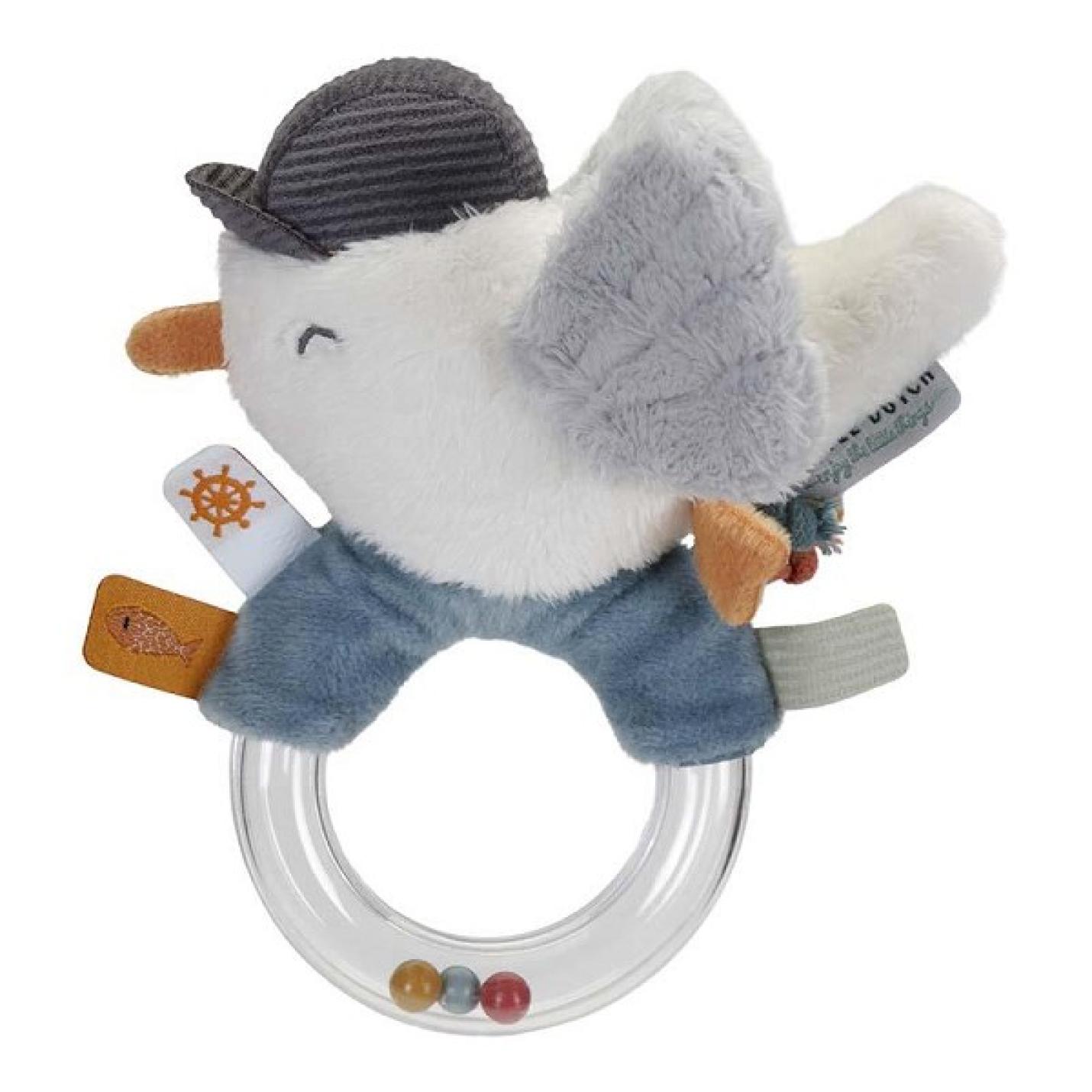 Ringrammelaar meeuw met plastic ring met 3 kralen erin en een meeuw van wit grijs en pet zwart zit aan de ring
