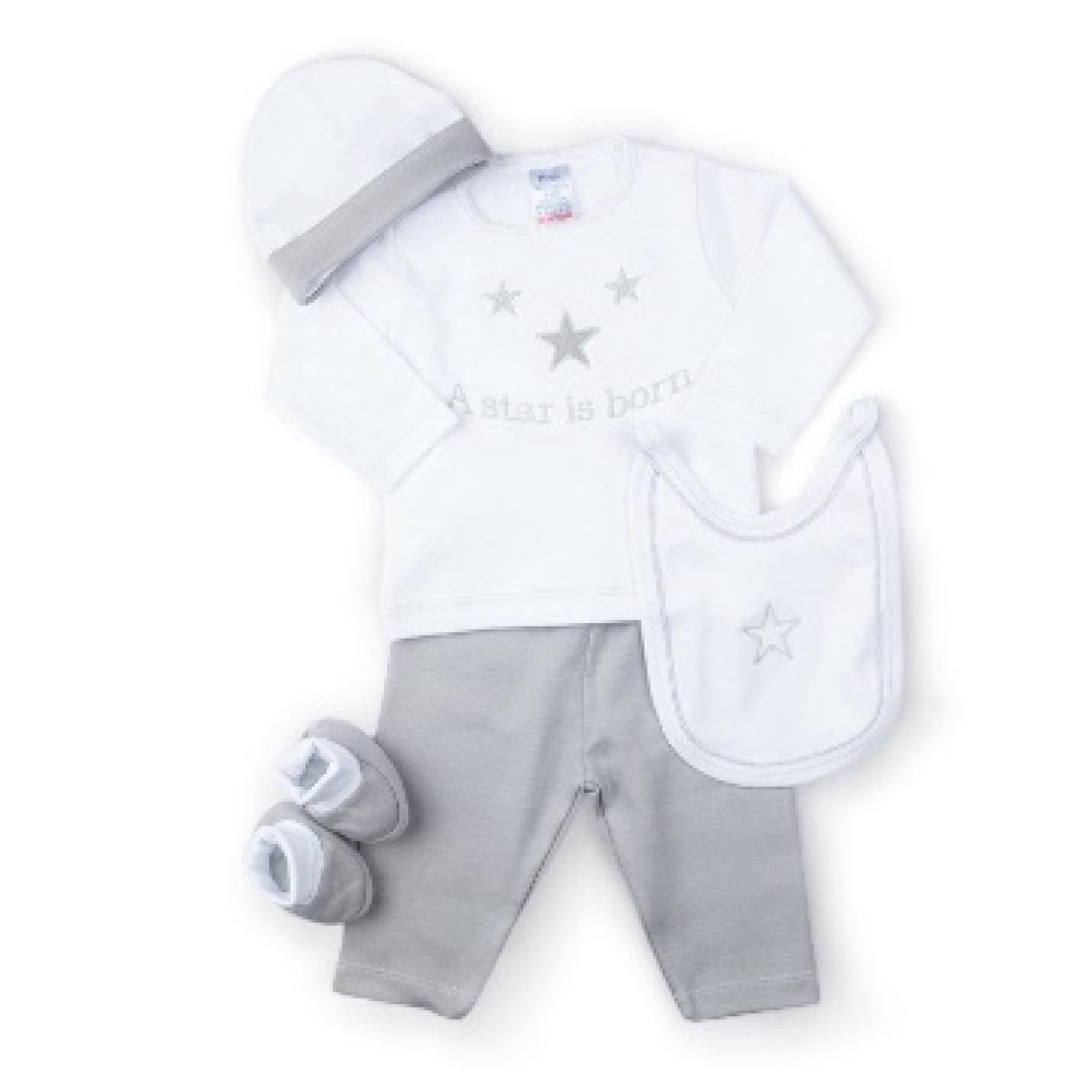 Giftset Star Grijs is een 5 gelige kledingset van een baby shirt, broekje, slab, mutsje en slofjes in grijs met wit