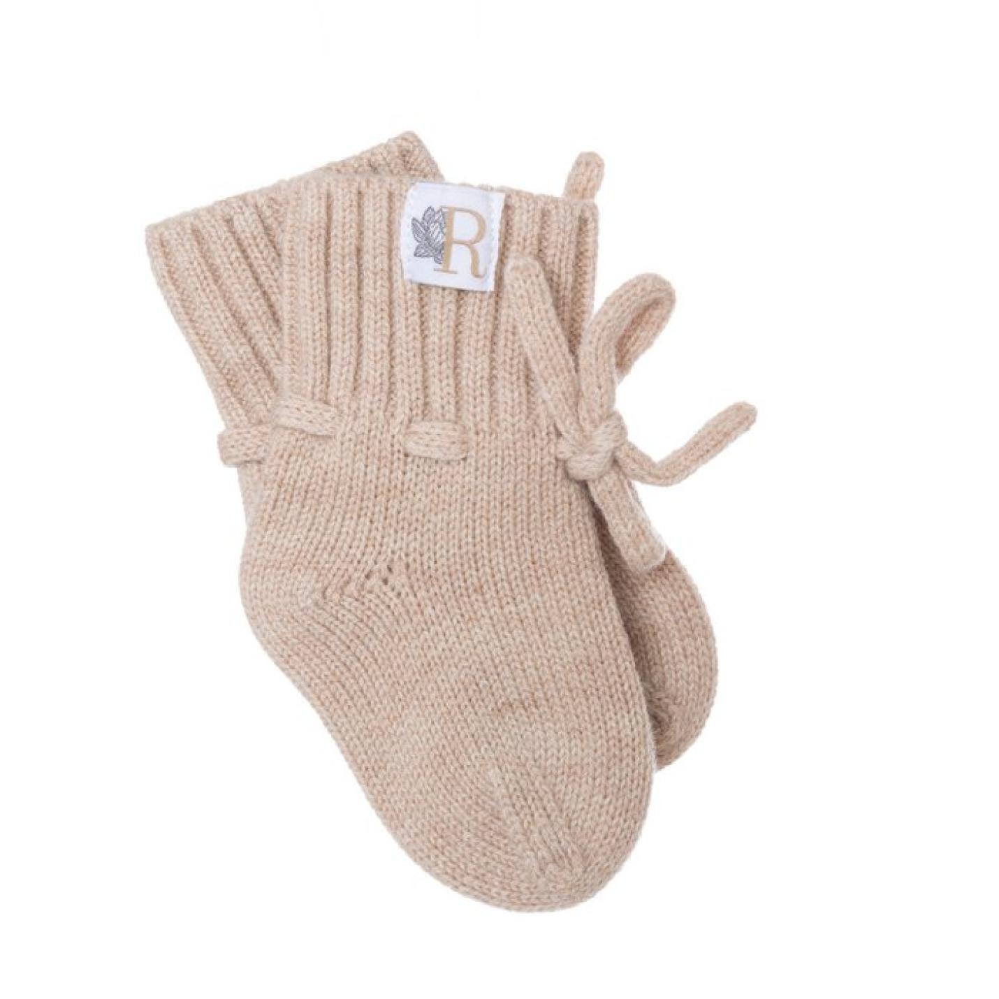 Merini wol slofjes Sand zijn baby slof sokjes in Sand kleur met touw om enkel