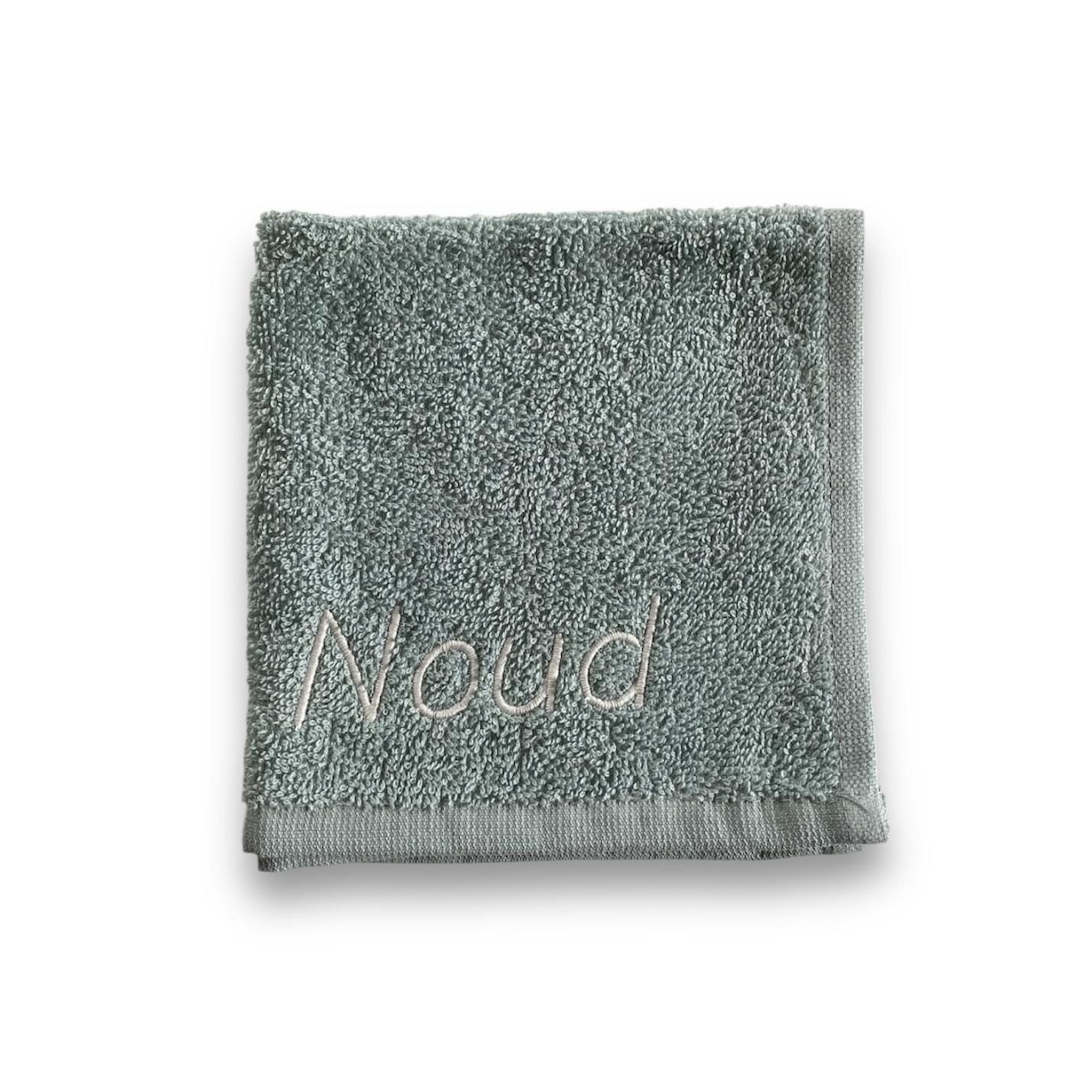 Spuugdoekje groen geborduurd Noud