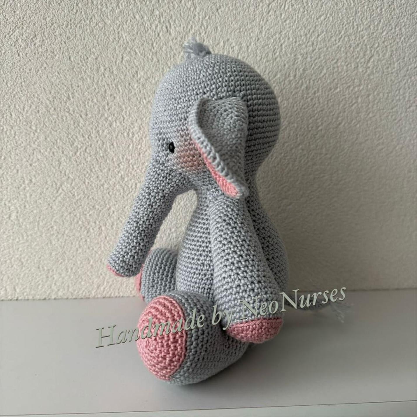 Olifant Nina grijs Gehaakte knuffel zijkant links