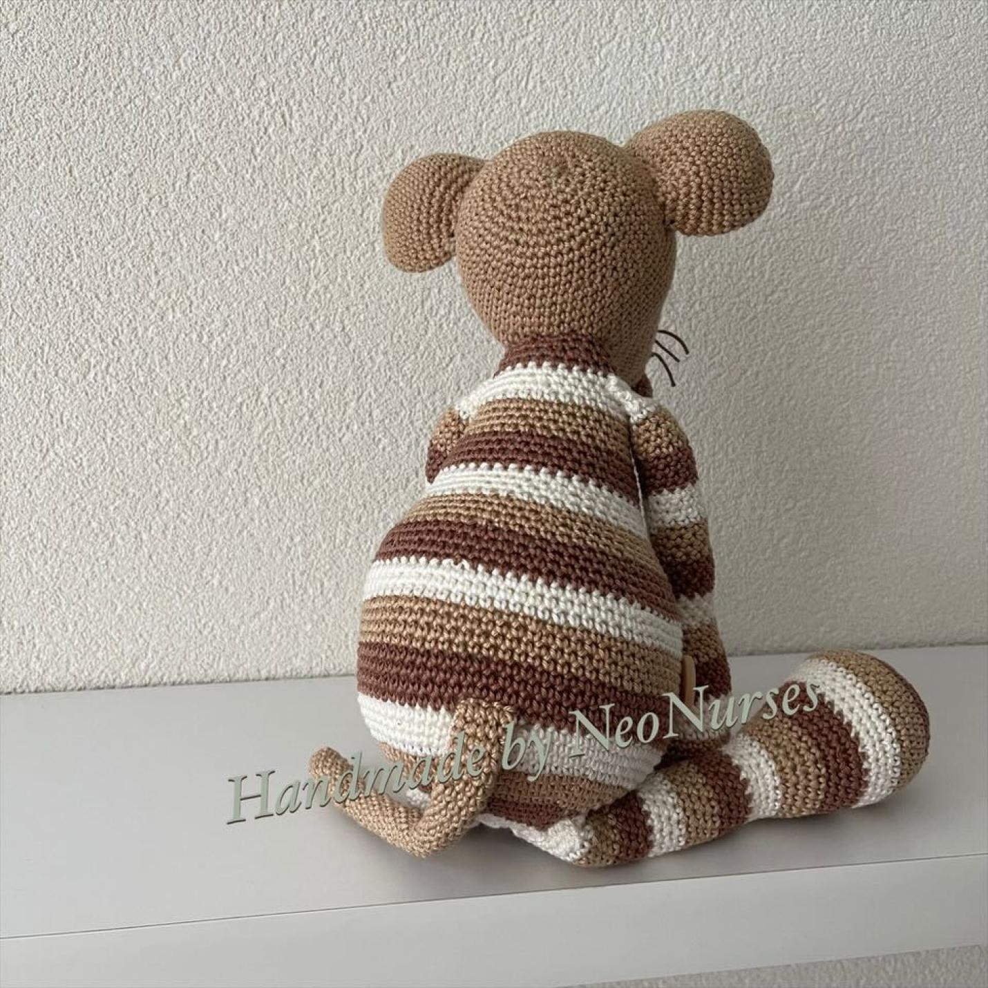 Muis-Pien-beige-met-strepen-2-NeoNurses