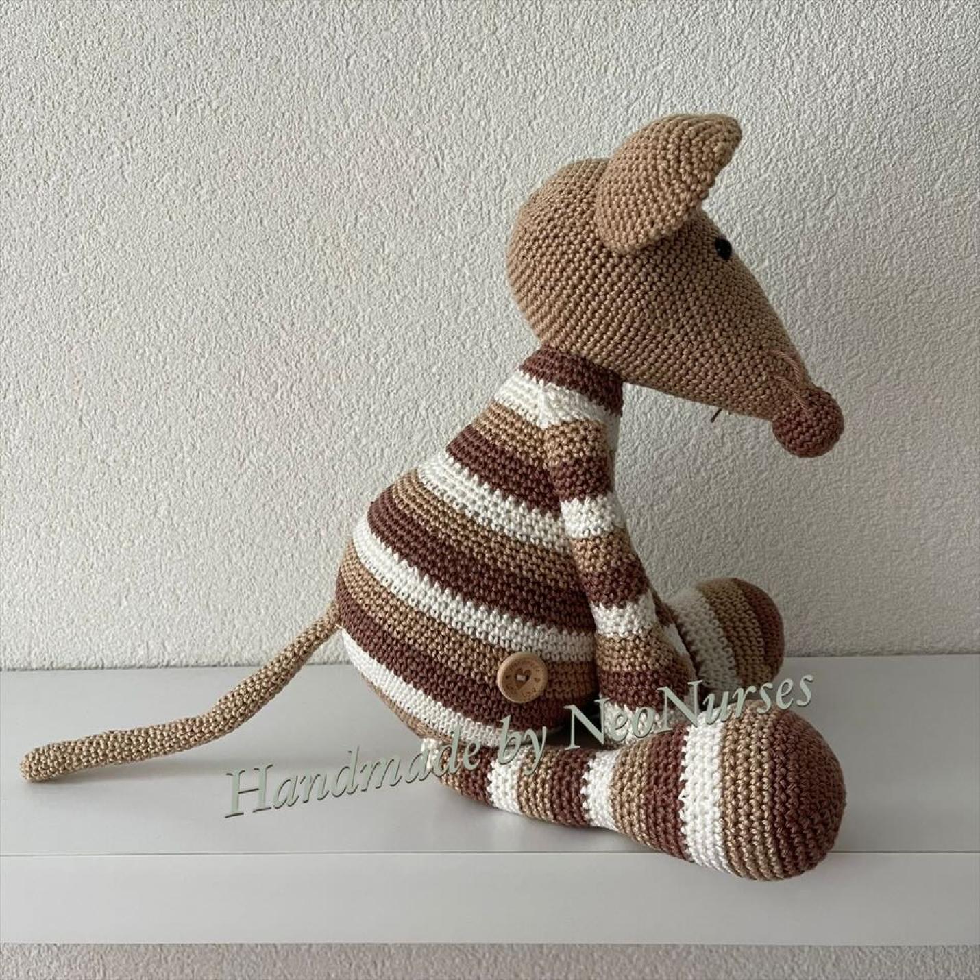 Muis-Pien-beige-met-strepen-3-NeoNurses