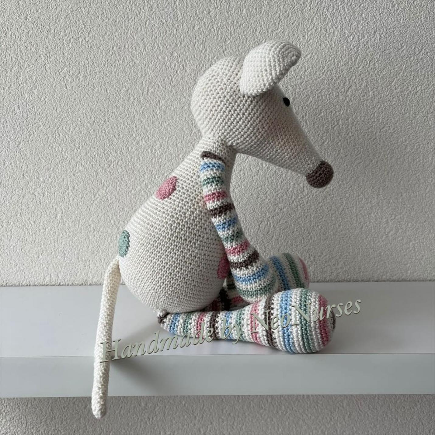 Muis-Pien-ecru-pastel-strepen-3-NeoNurses