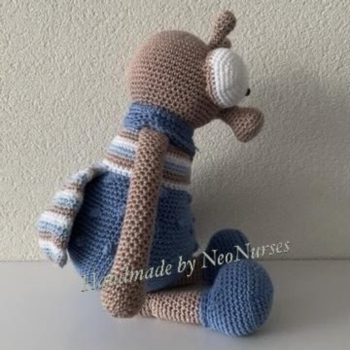 Victor-Vlieg-blauw-met-sjaal-3-NeoNurses