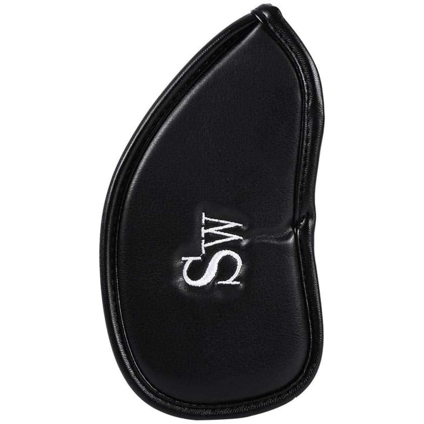 De zwarte PU-leren hoes, voorzien van witte "SM" initialen, past op één club en biedt stijlvolle bescherming voor golfclubs. 🏌️‍♂️ Bescherm je golfclubs in stijl met deze luxe golfheadcovers!.