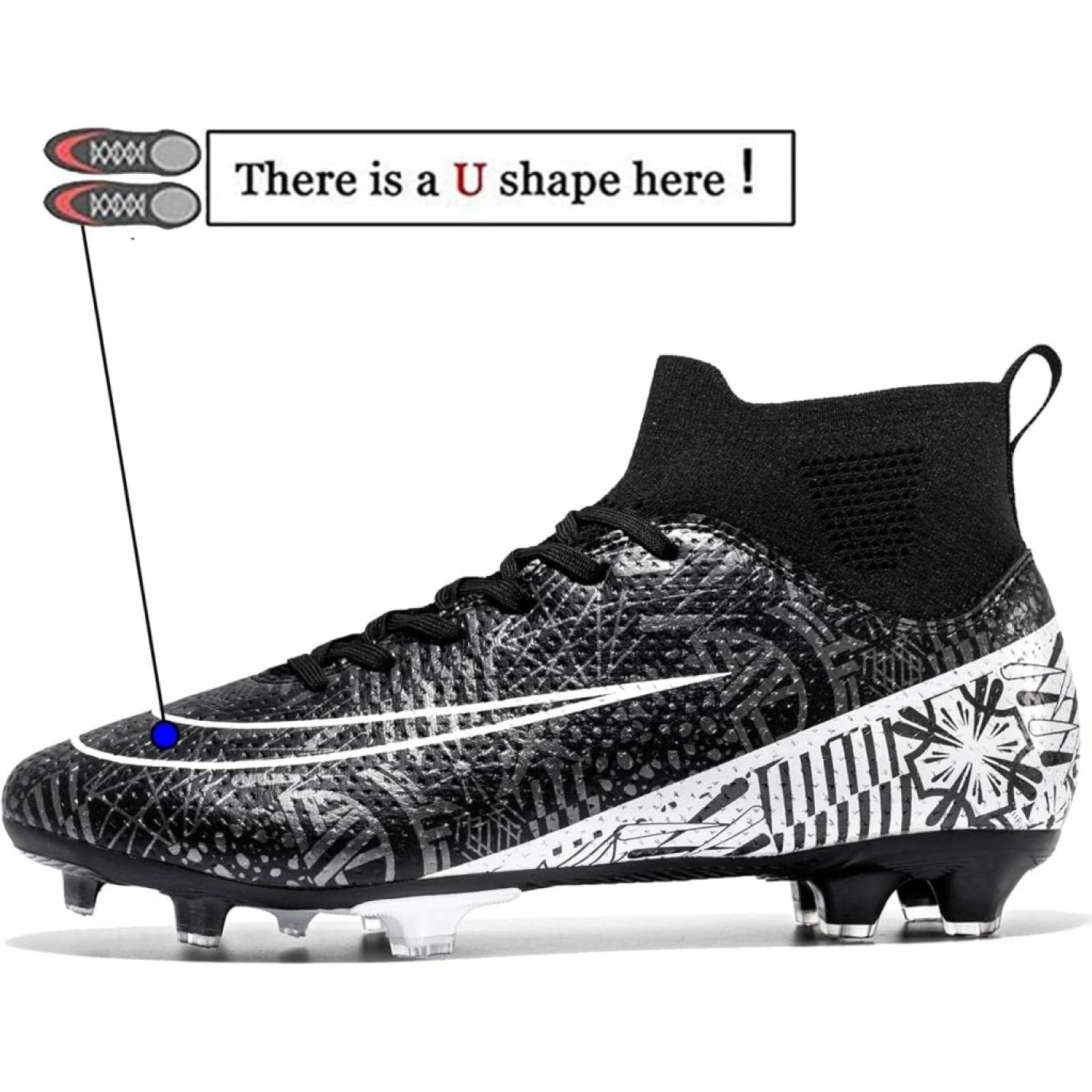 De "Domineer het veld met deze hoogwaardige voetbalschoenen" heeft een zwart-wit patroon met een "U"-vormig ontwerp bij de neus.