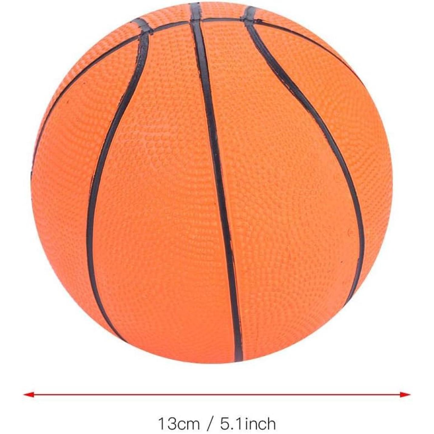 De 🏀 Perfecte mini-basketbal voor jonge spelers! is een kleine oranje bal van duurzaam rubber met zwarte lijnen, 13 cm (5,1 inch) in diameter, afgebeeld op een witte achtergrond. Ideaal voor kinderen, het belooft eindeloos plezier en duurzaamheid.