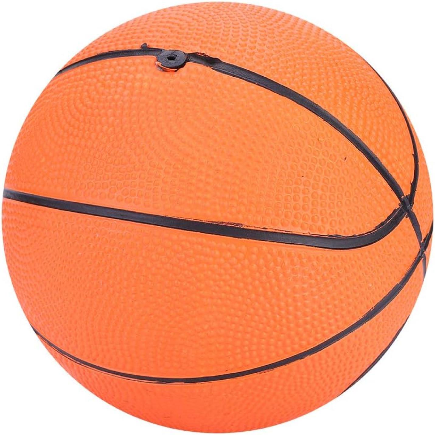 De "🏀 Perfecte mini-basketbal voor jonge spelers!" is gemaakt van duurzaam rubber en laat de levendige oranje textuur en opvallende zwarte lijnen goed uitkomen tegen een smetteloos witte achtergrond.