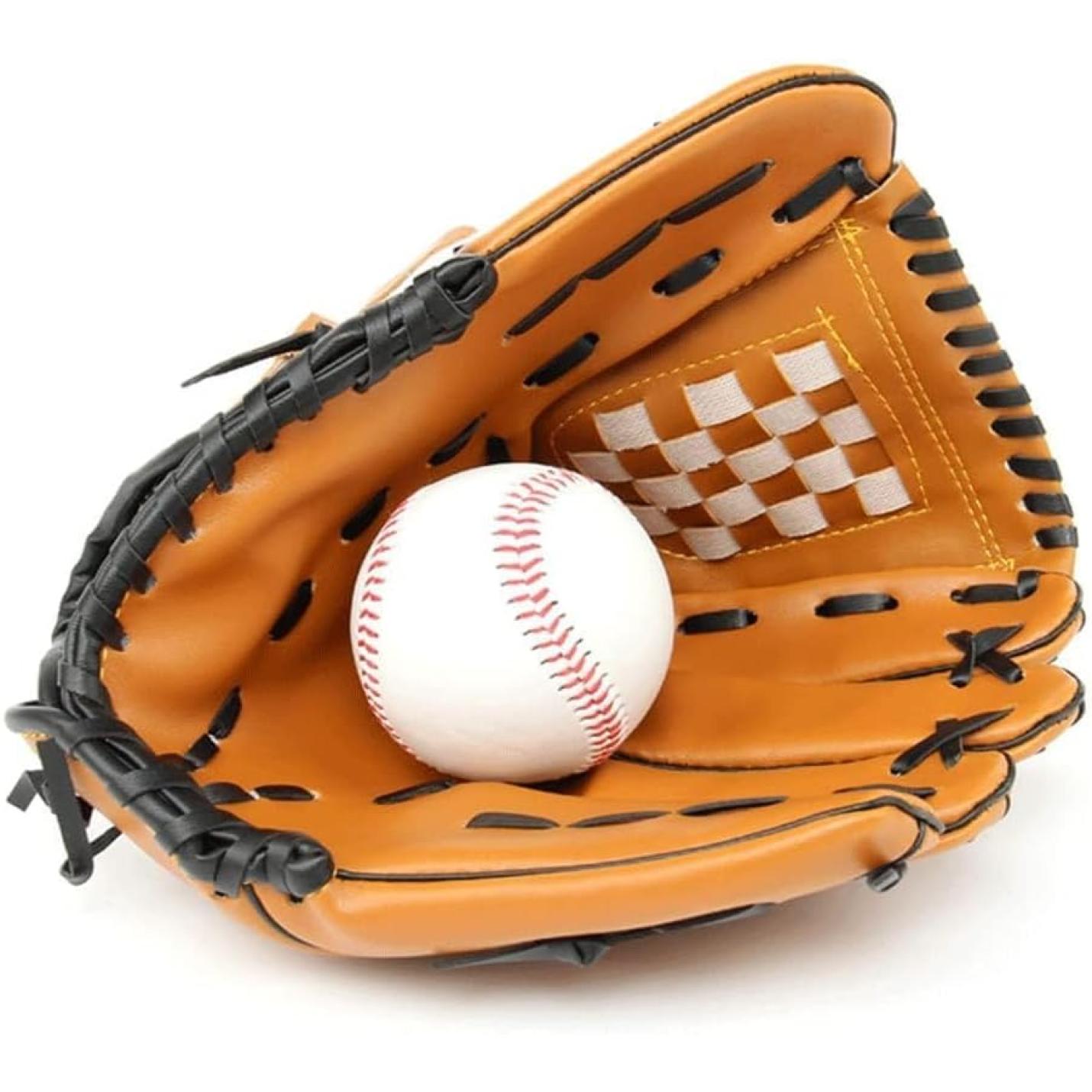 Een honkbal met rubberen vulling zit in een open bruin-zwarte handschoen met een geruite binnenkant. ⚾ Train als een pro met deze zachte honkballen!.