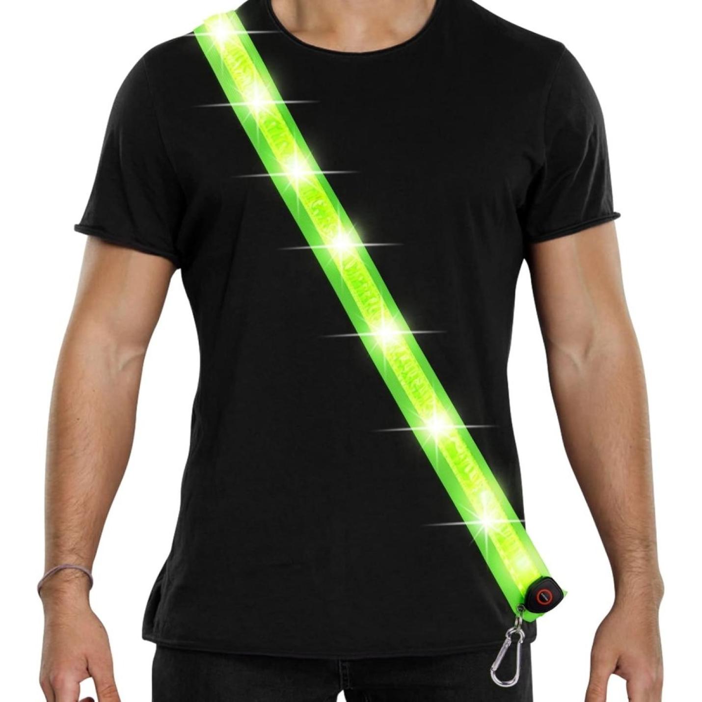 🌟 USB - oplaadbare LED - schouderriem – Blijf zichtbaar en veilig in het donker! - happygetfit.com