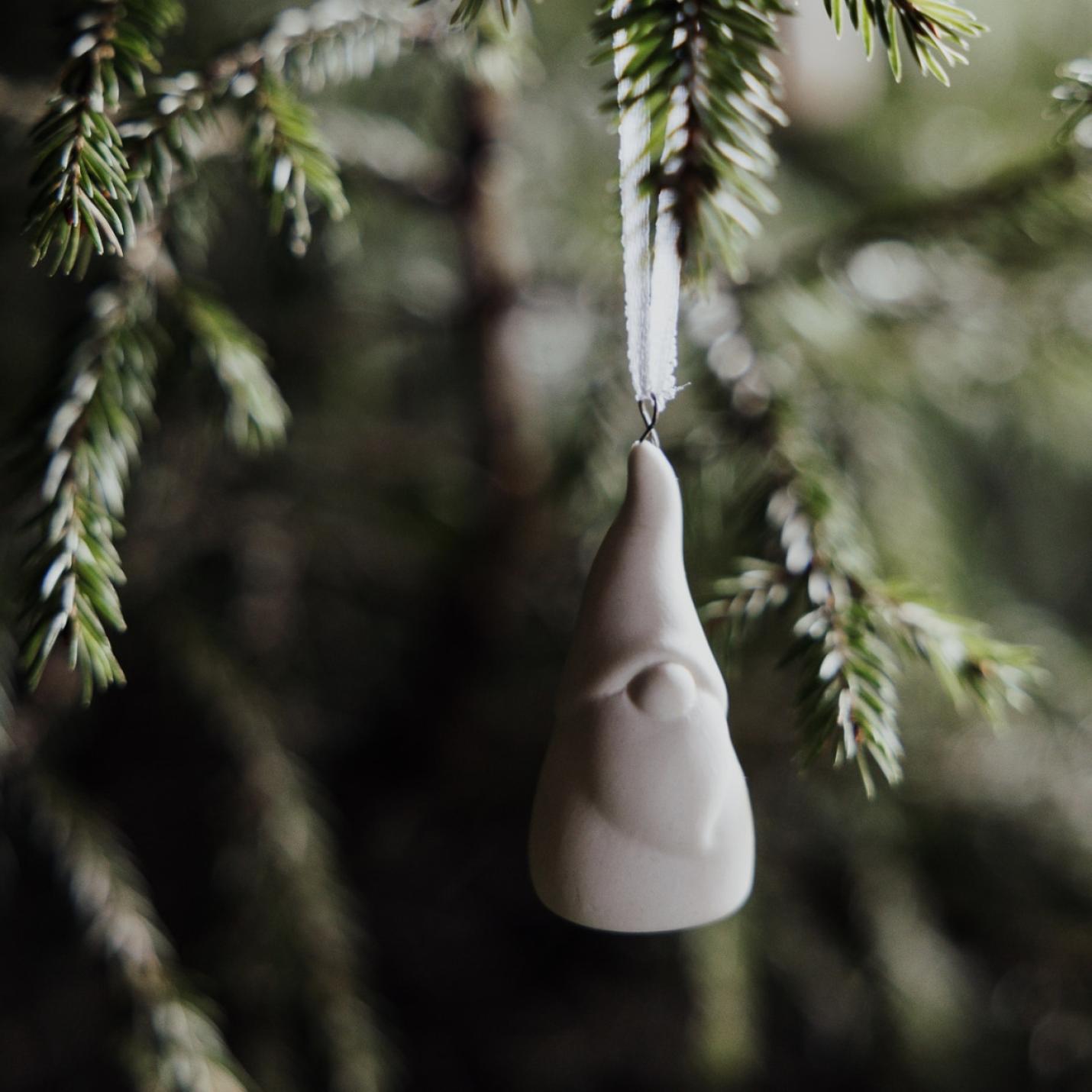 Storefactory miniatuur kerstman Melvin hangend; Afbeelding: 2