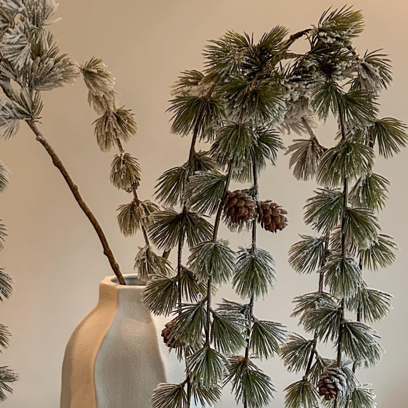 Kunst cedertak hangend met dennenappels; Afbeelding: 6