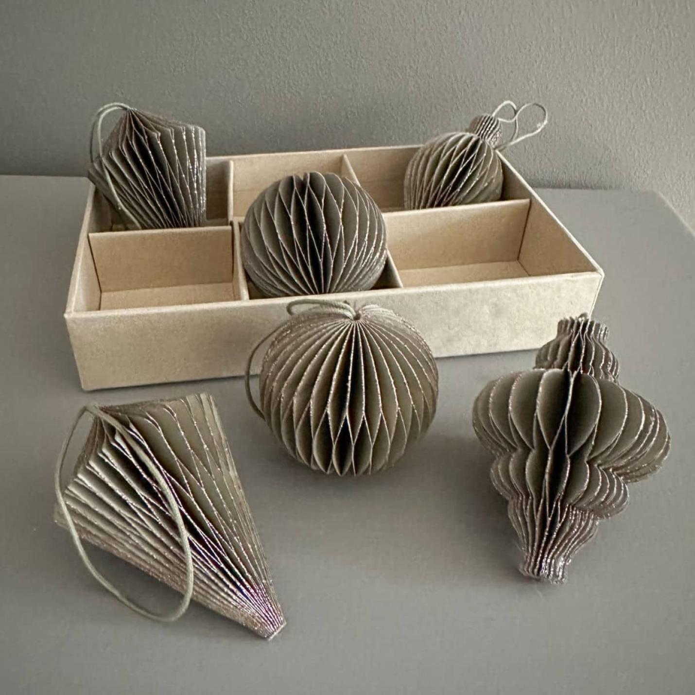 Kerst ornament hangers greige met glitter set van 6