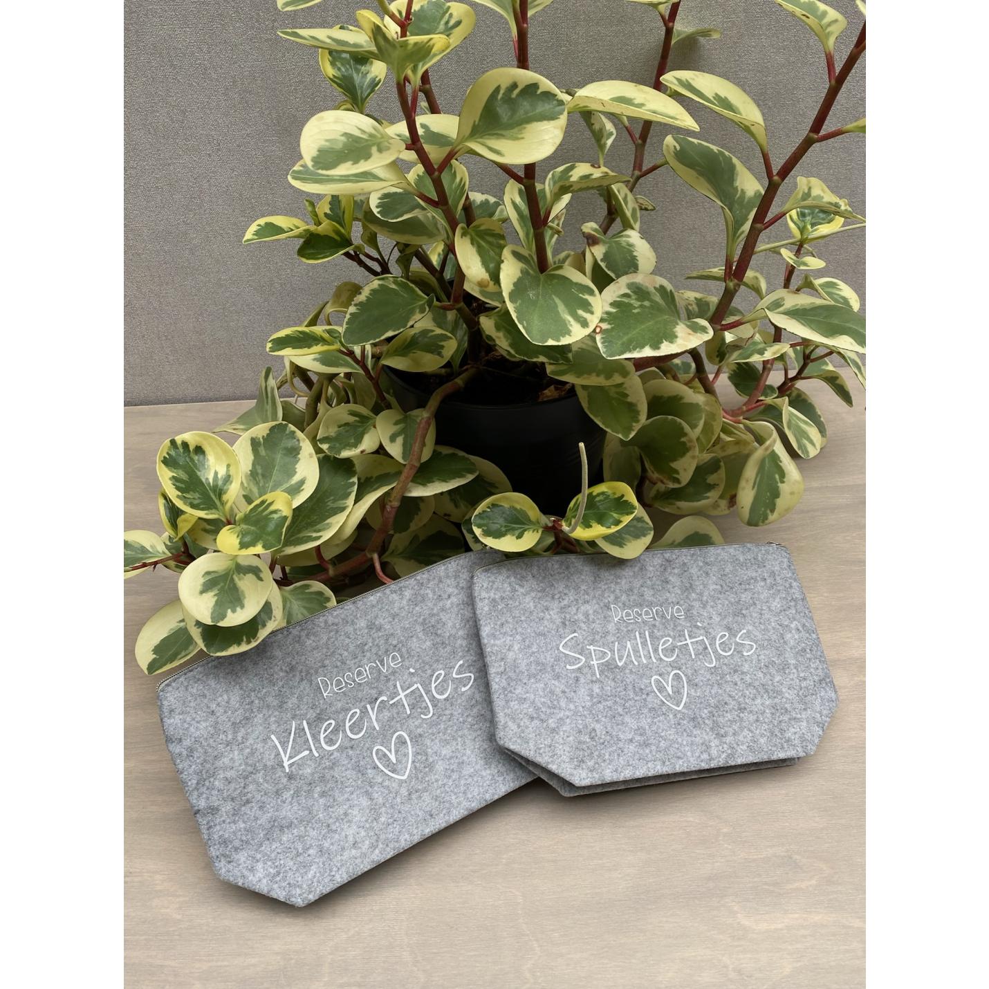 Etui reserve kleertjes reserve spulletjes